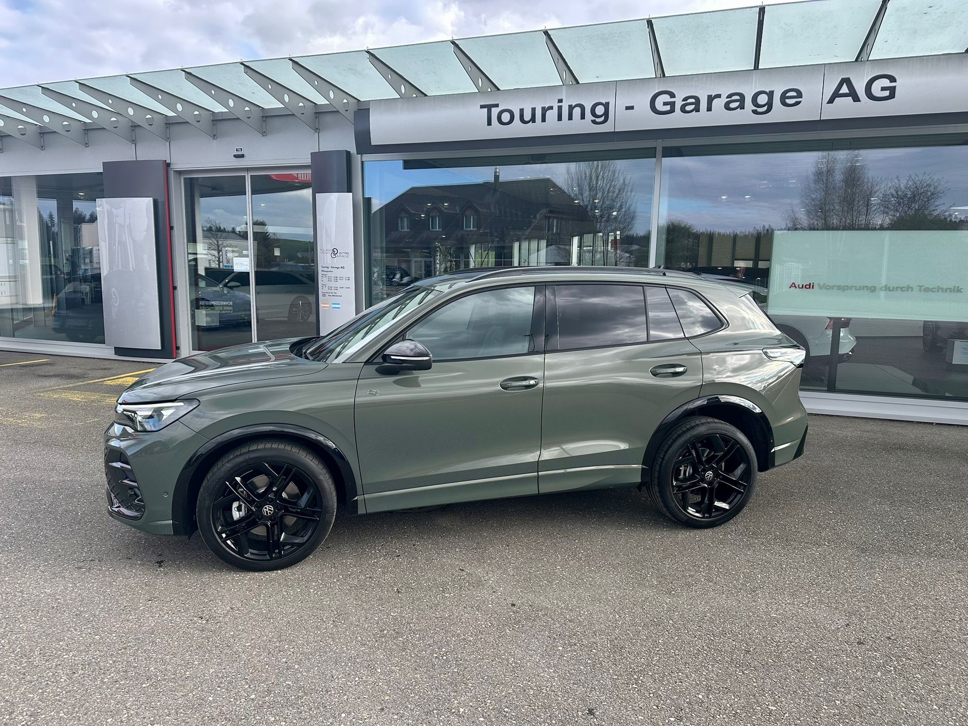 VW Tiguan 2.0 TSI DSG R-Line Plus 4Motion-image-1
