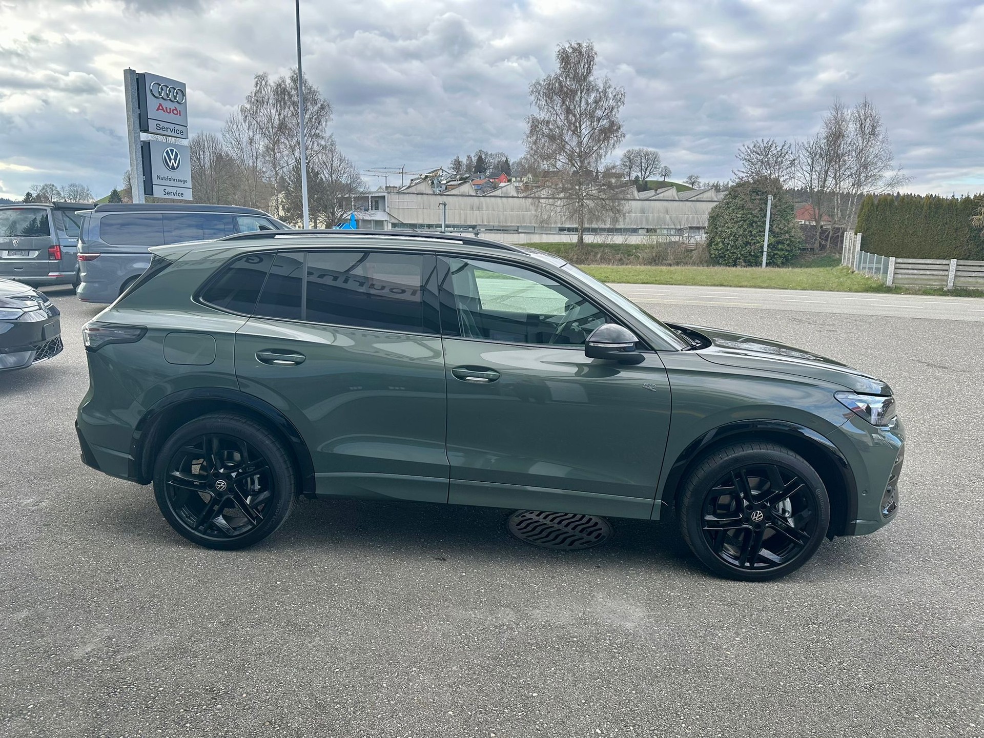 VW Tiguan 2.0 TSI DSG R-Line Plus 4Motion-image-5