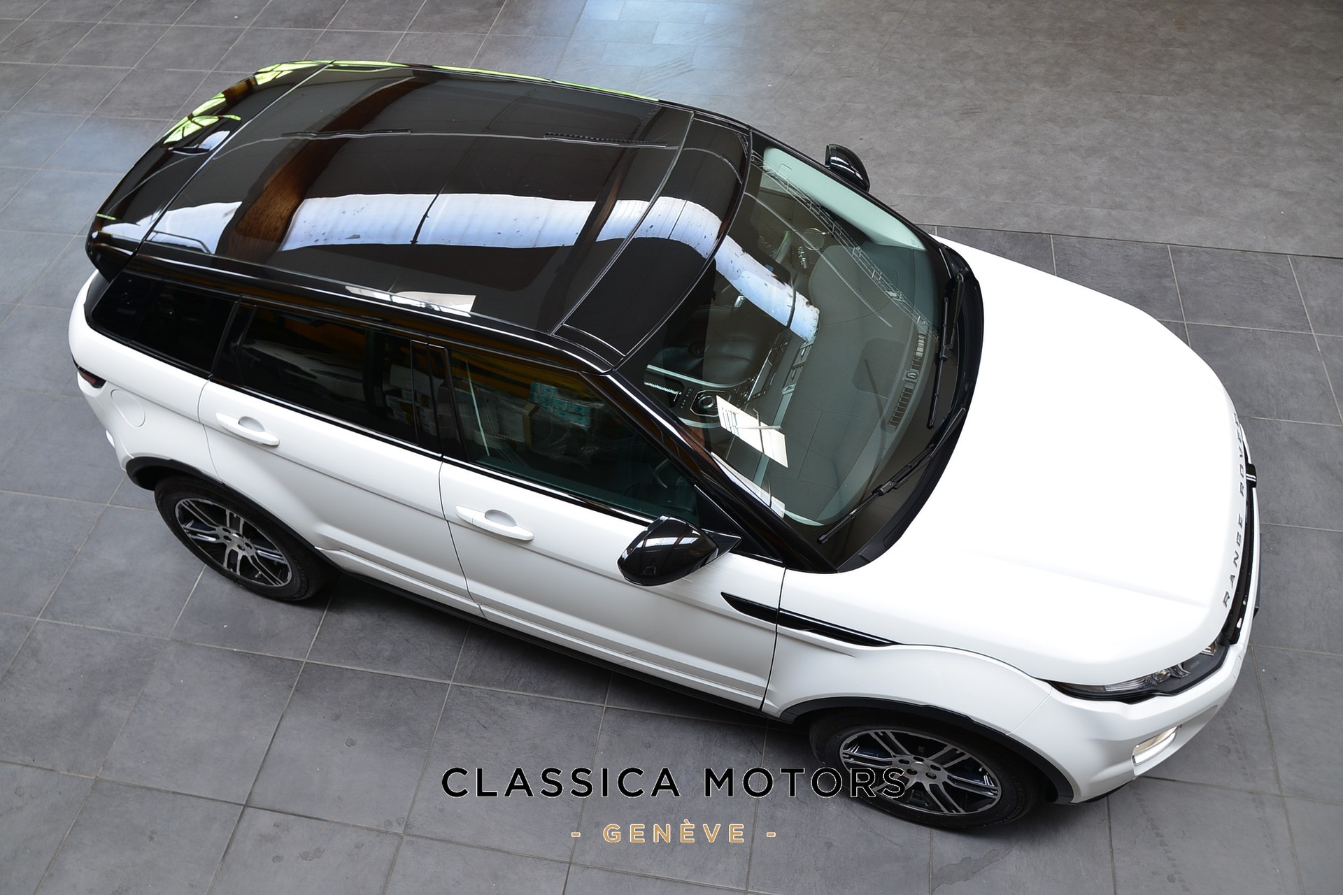 LAND ROVER Range Rover Evoque 2.2 TD4 Dynamic AT9-image-15
