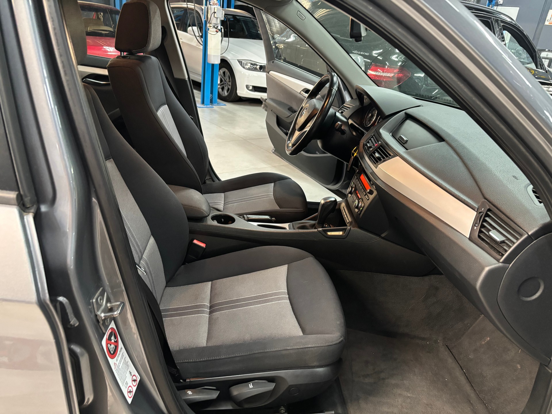 BMW X1 xDrive 18d Steptronic-image-11