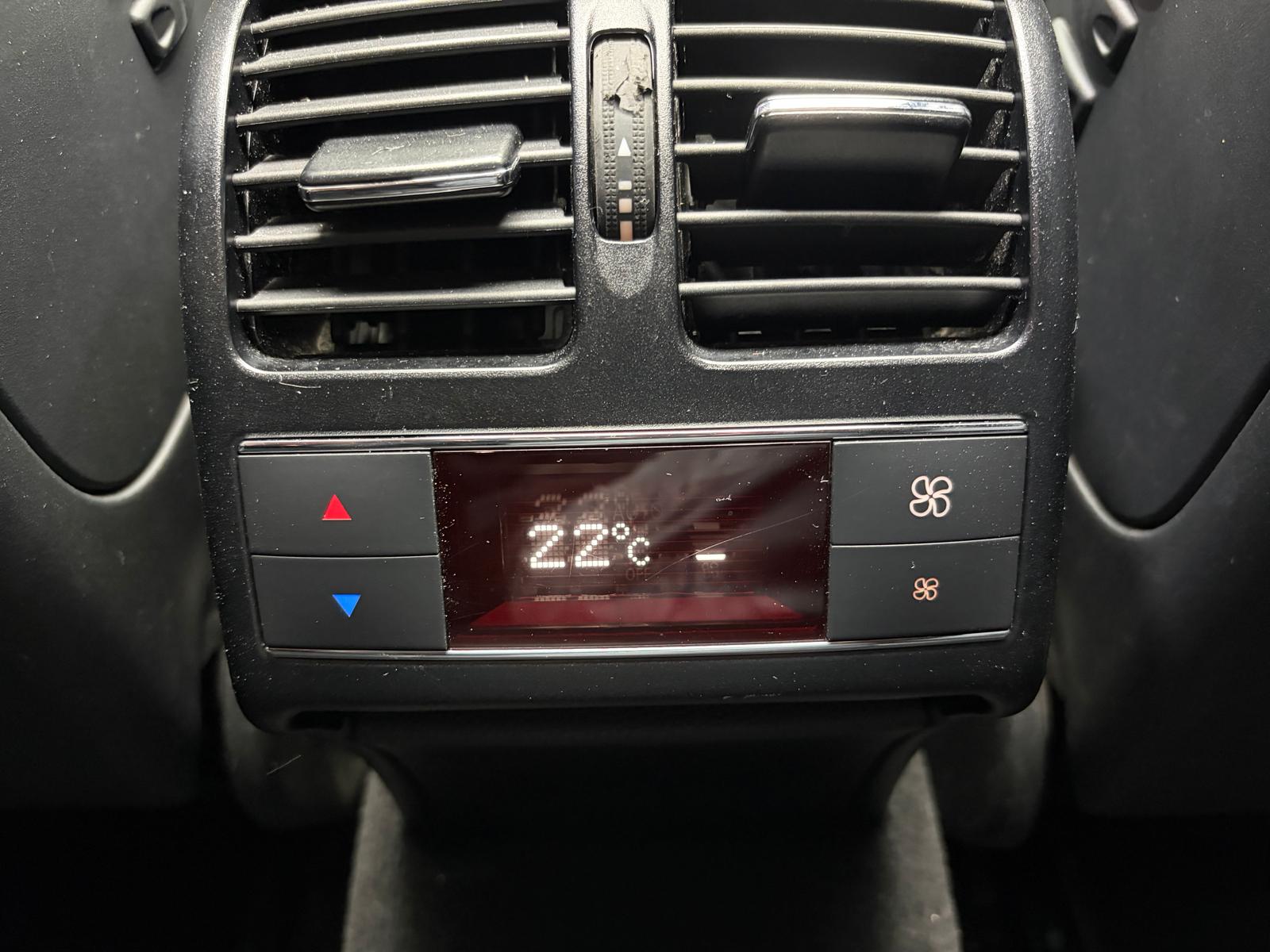 MERCEDES-BENZ C 63 AMG Avantgarde 7G-Tronic-image-14