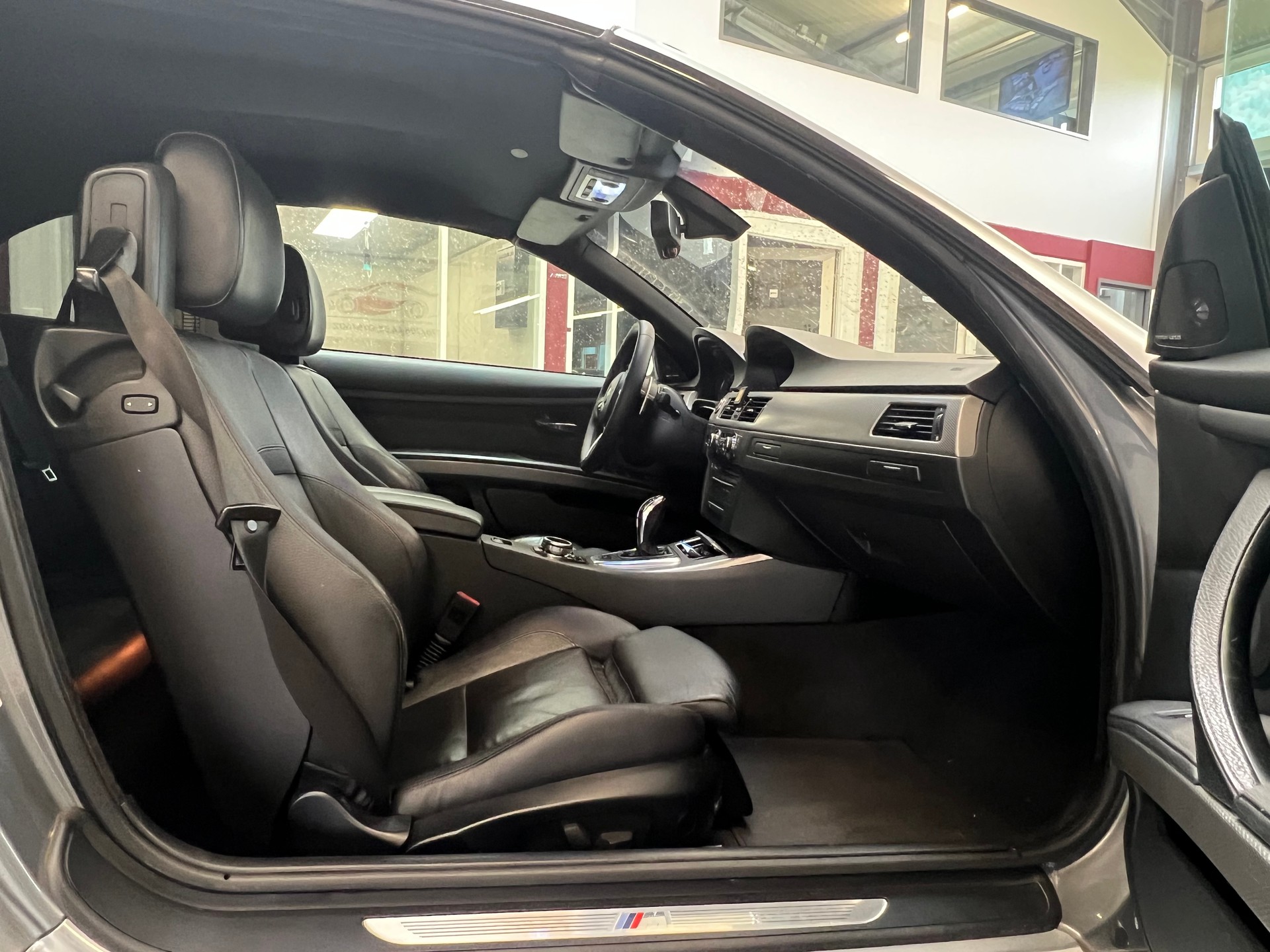 BMW 335i Cabriolet DSG-image-9