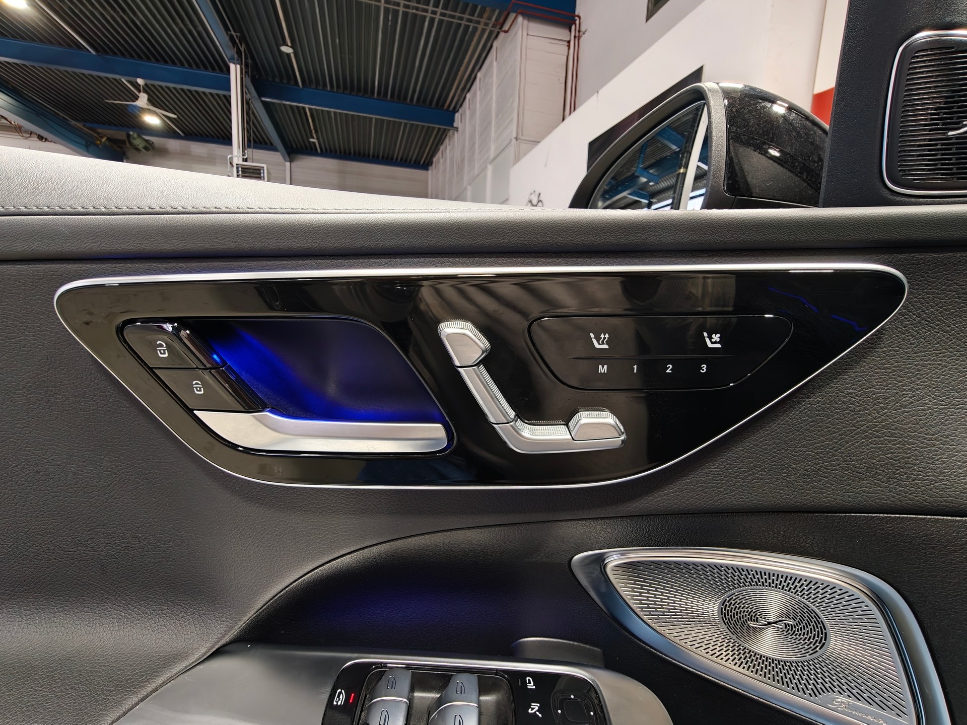 MERCEDES-BENZ C 200 AMG Line 4matic Vollasstattug Massagesitze-image-23