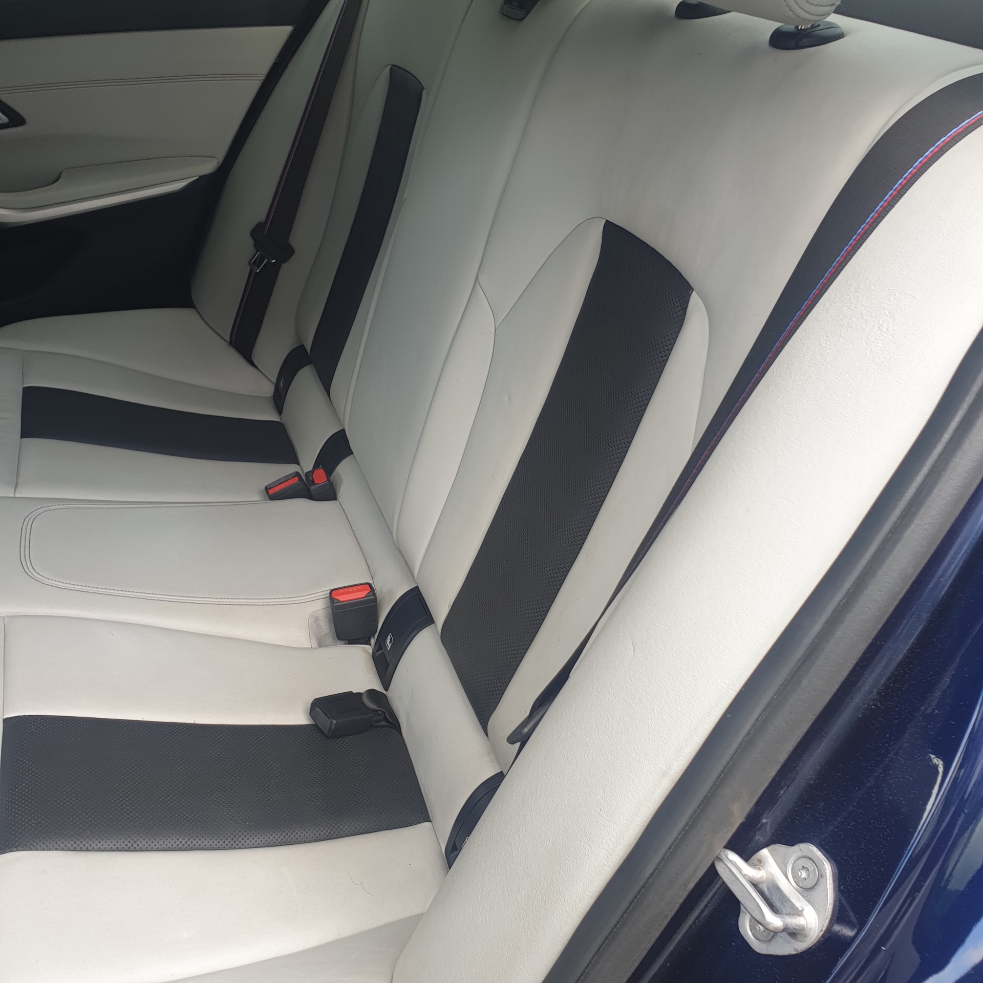 BMW M3 Competition xDrive-image-10