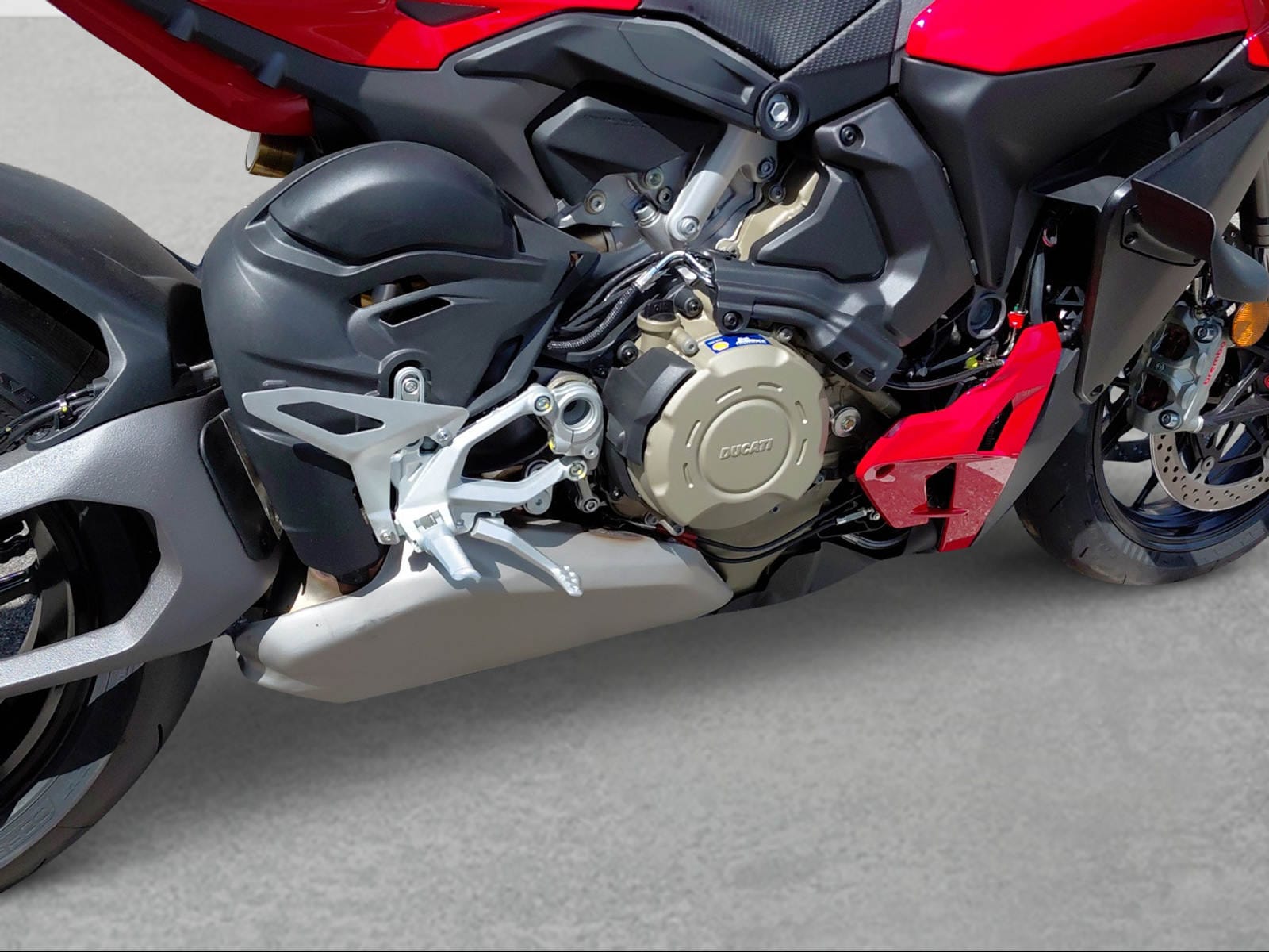 DUCATI STREETFIGHTER V4-showroom-element-2