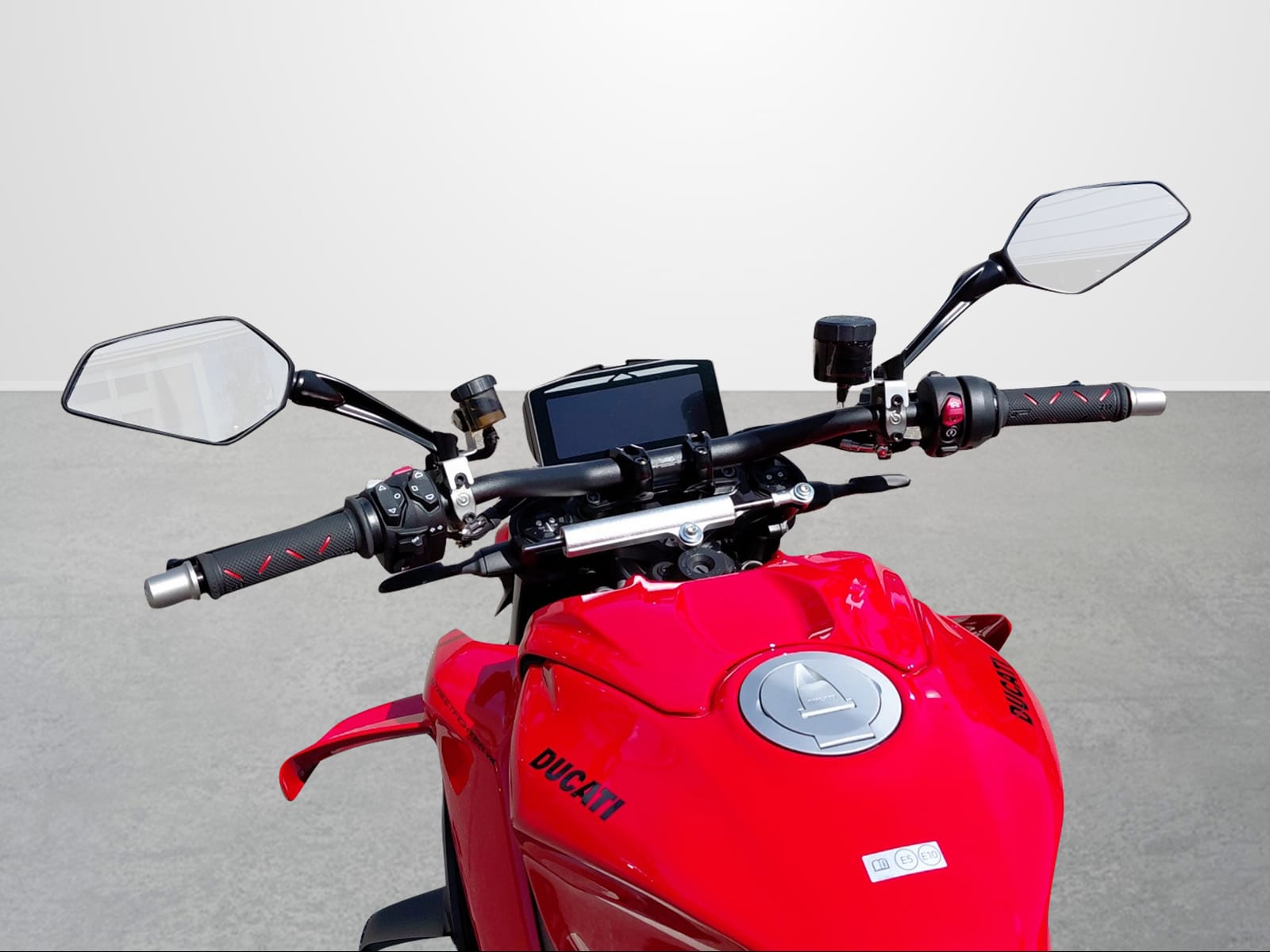 DUCATI STREETFIGHTER V4-showroom-element-3