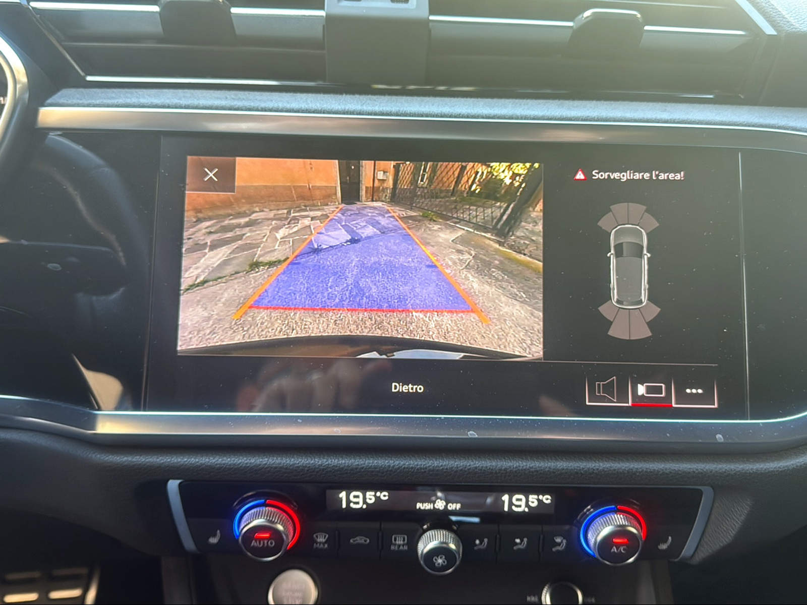 AUDI Q3 40 TFSI S line quattro S-tronic-image-12