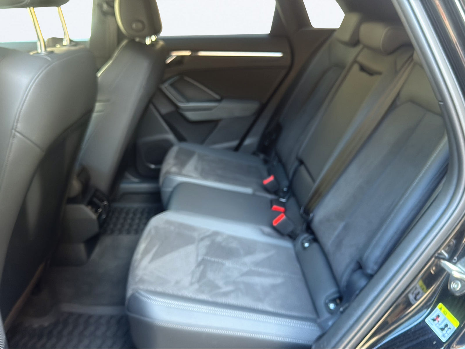 AUDI Q3 40 TFSI S line quattro S-tronic-image-13