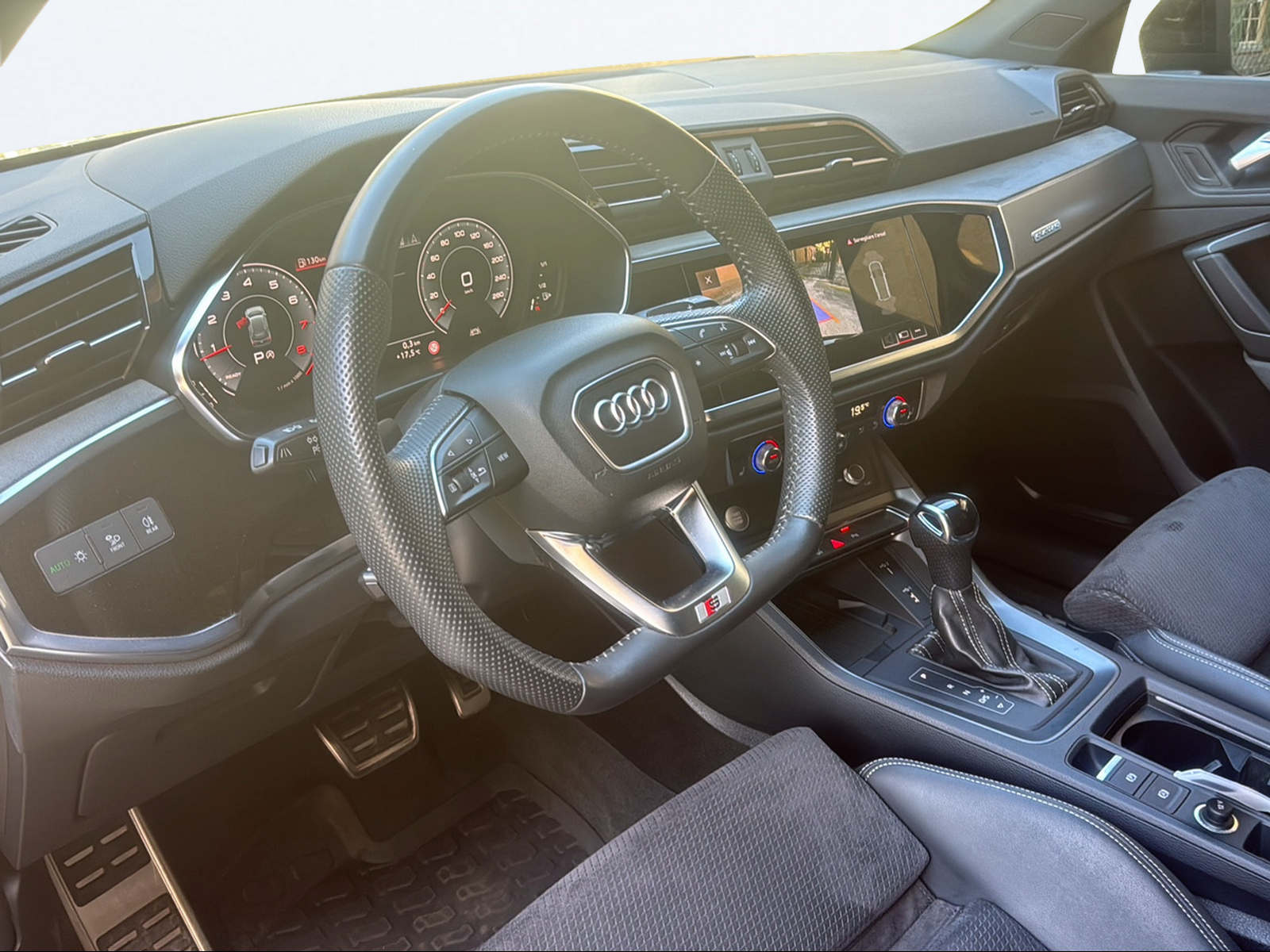 AUDI Q3 40 TFSI S line quattro S-tronic-image-10