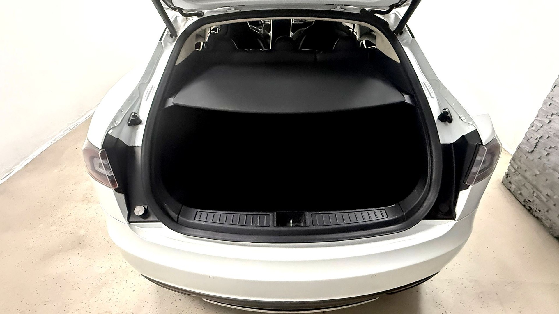 TESLA Model S 90 D Performance FREE SUPERCHARGER-image-13