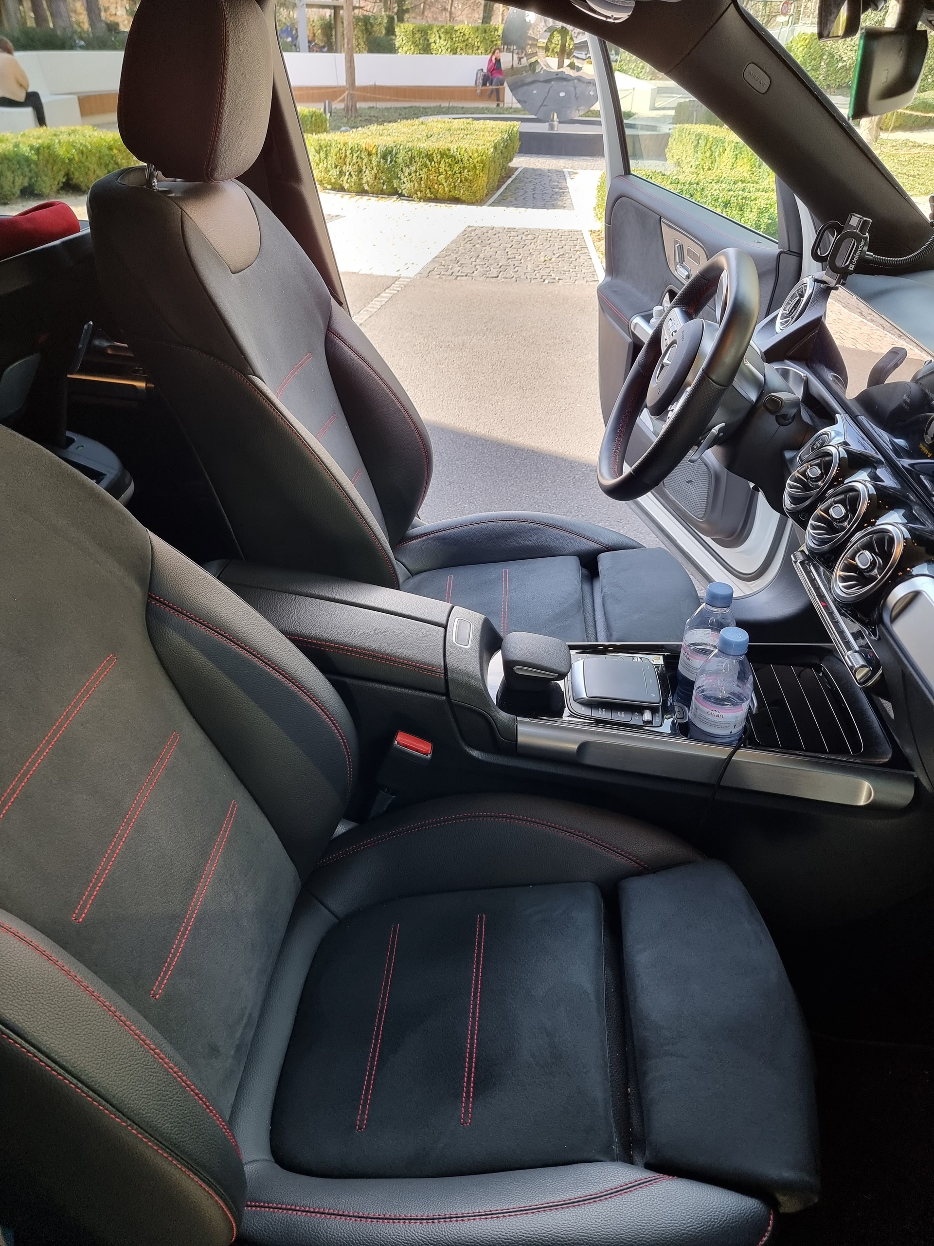 MERCEDES-BENZ GLB 220 d AMG Line-image-3