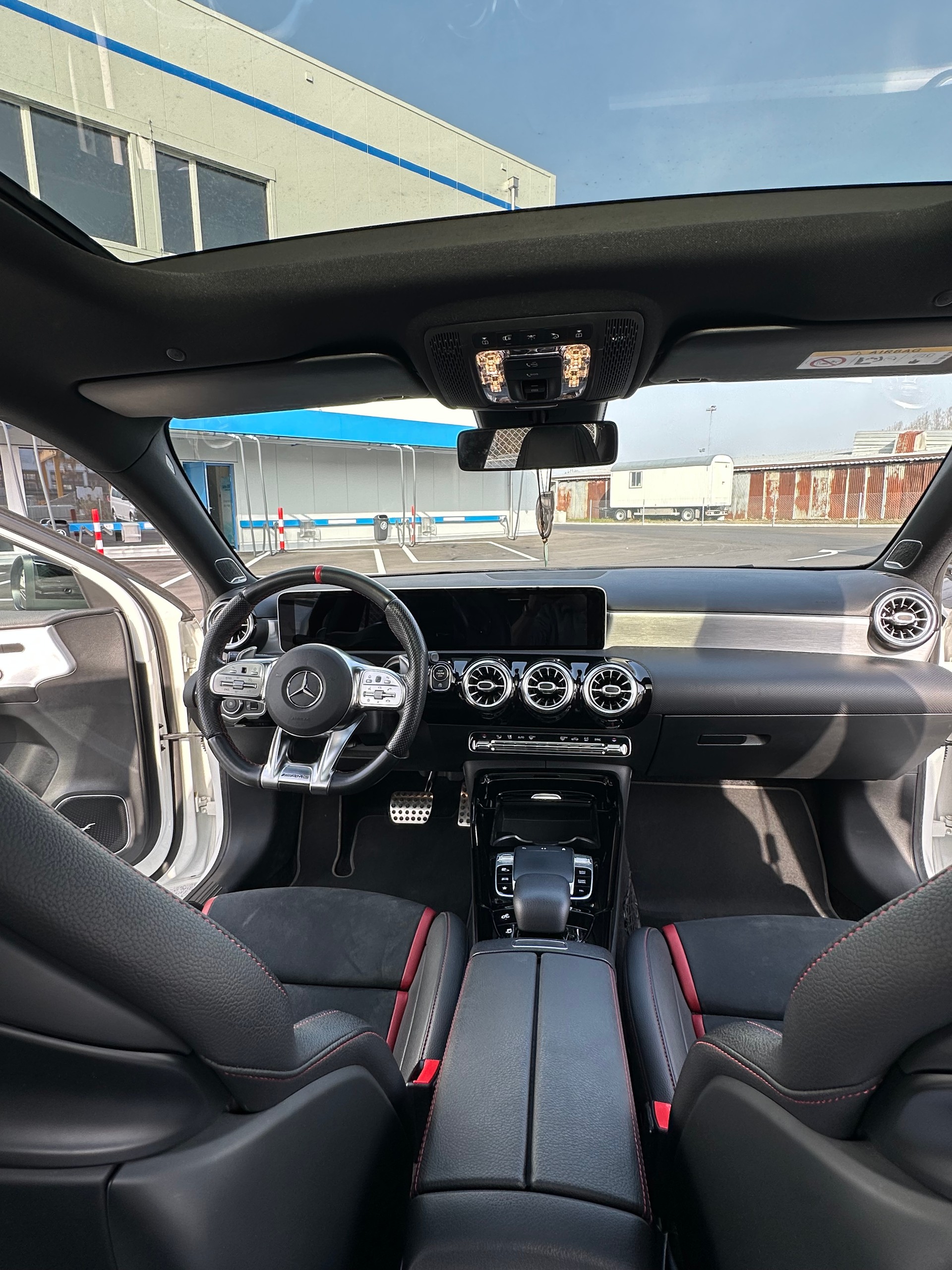 MERCEDES-BENZ A 35 AMG 4matic-image-3