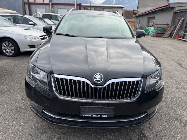 SKODA Superb Combi 1.8 TSI Elegance 4x4-image-0