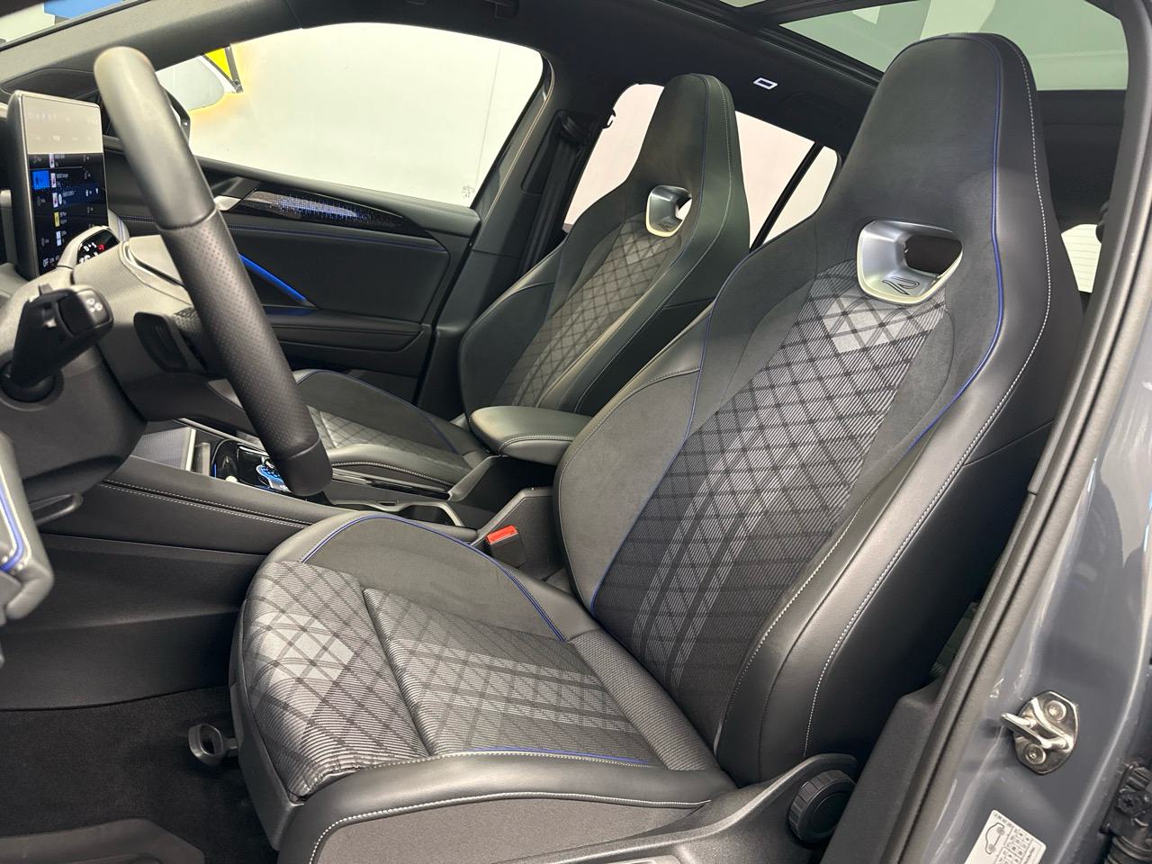 VW Tiguan 2.0 TDI SCR R-Line 4Motion "Black Style"-showroom-element-3