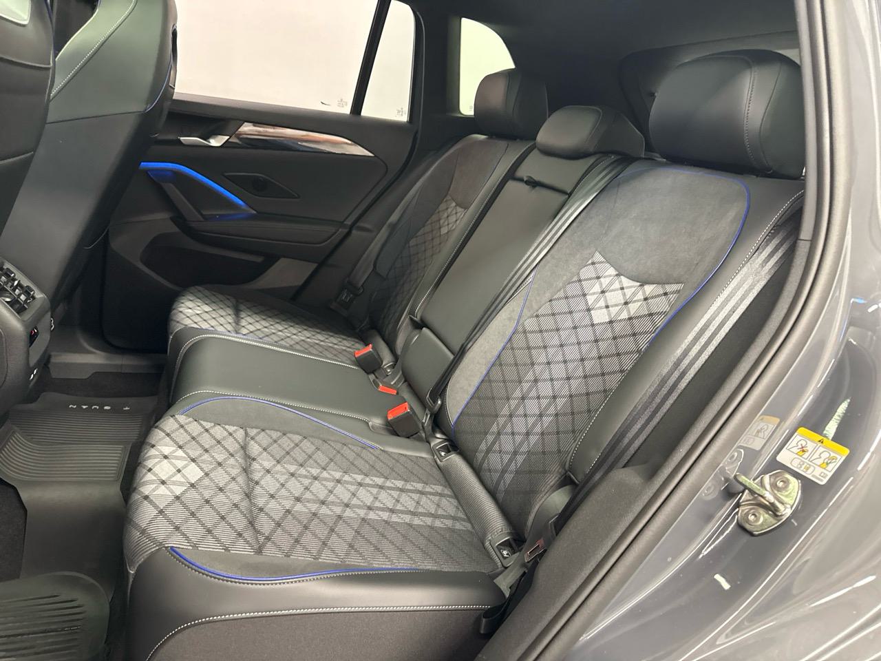 VW Tiguan 2.0 TDI SCR R-Line 4Motion "Black Style"-image-14