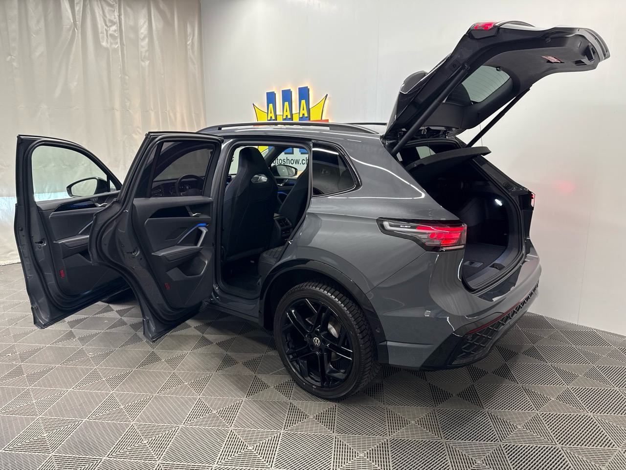 VW Tiguan 2.0 TDI SCR R-Line 4Motion "Black Style"-image-17