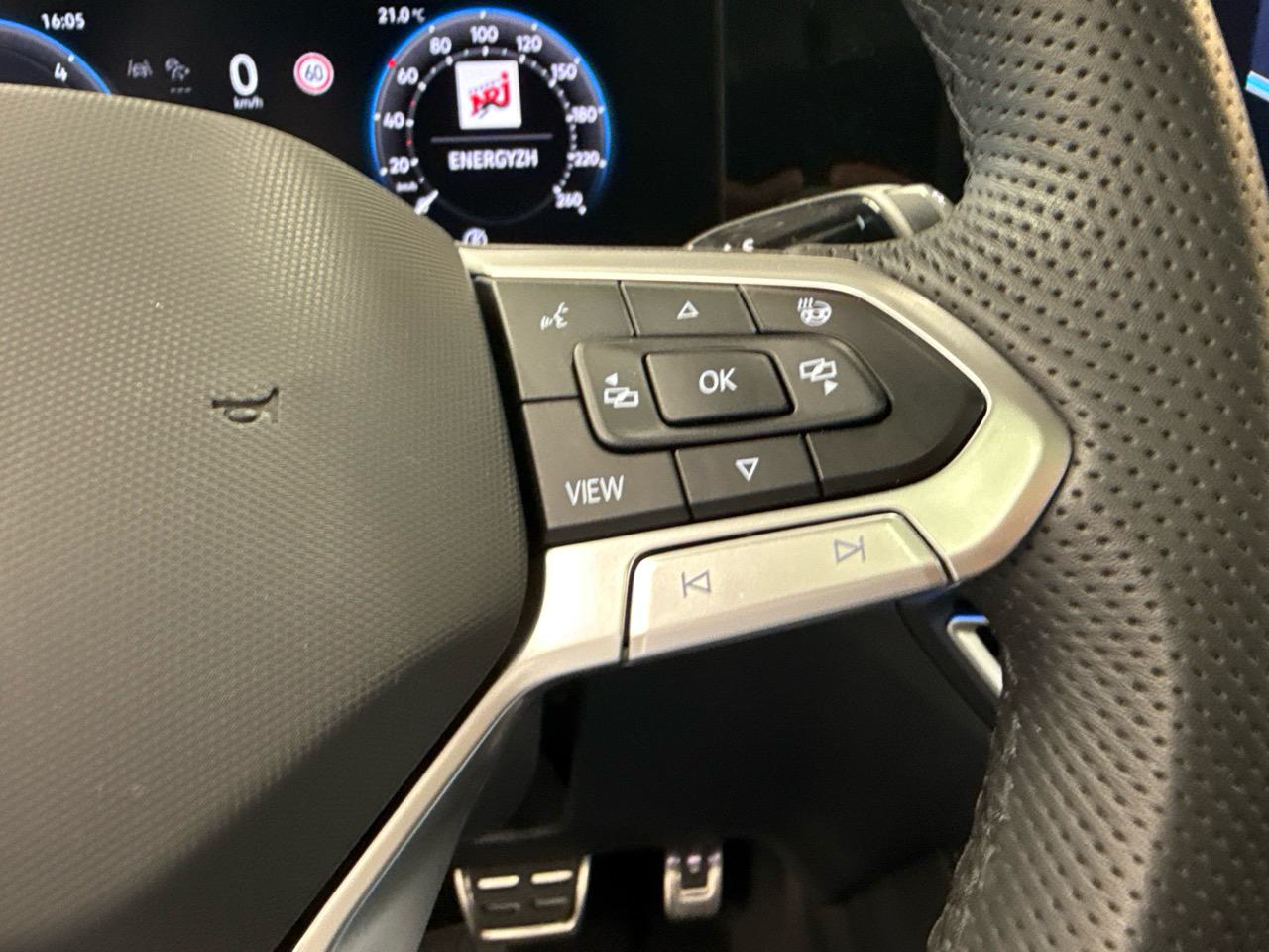 VW Tiguan 2.0 TDI SCR R-Line 4Motion "Black Style"-image-13