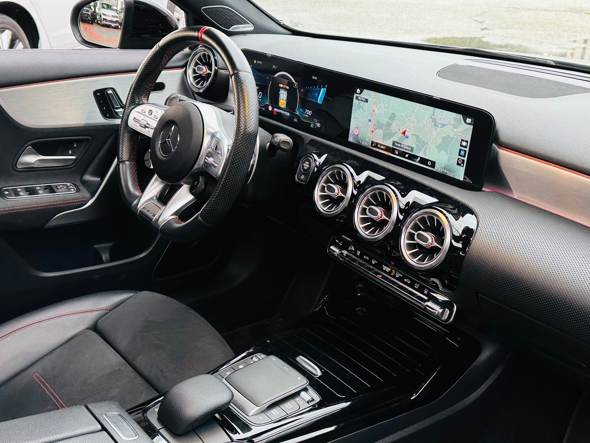 MERCEDES-BENZ A 35 AMG 4Matic Edition 1 Speedshift-image-16
