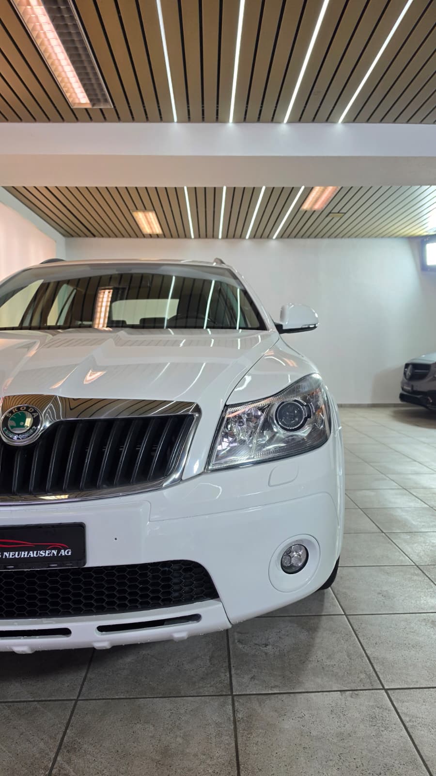 SKODA Octavia Combi 2.0 TDI Scout 4x4 DSG, Schweizer Fahrzeug, Frisch ab MFK und Frisch ab Service, 8-FACH BEREIFT-showroom-element-3