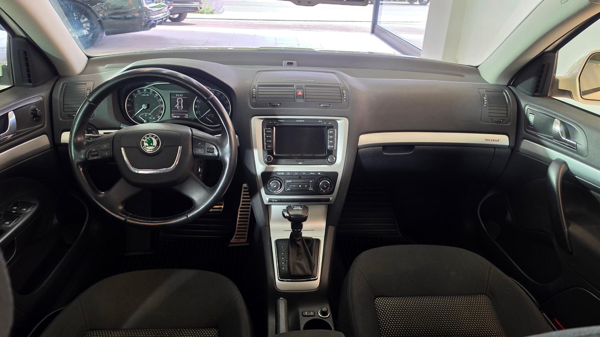 SKODA Octavia Combi 2.0 TDI Scout 4x4 DSG, Schweizer Fahrzeug, Frisch ab MFK und Frisch ab Service, 8-FACH BEREIFT-image-6
