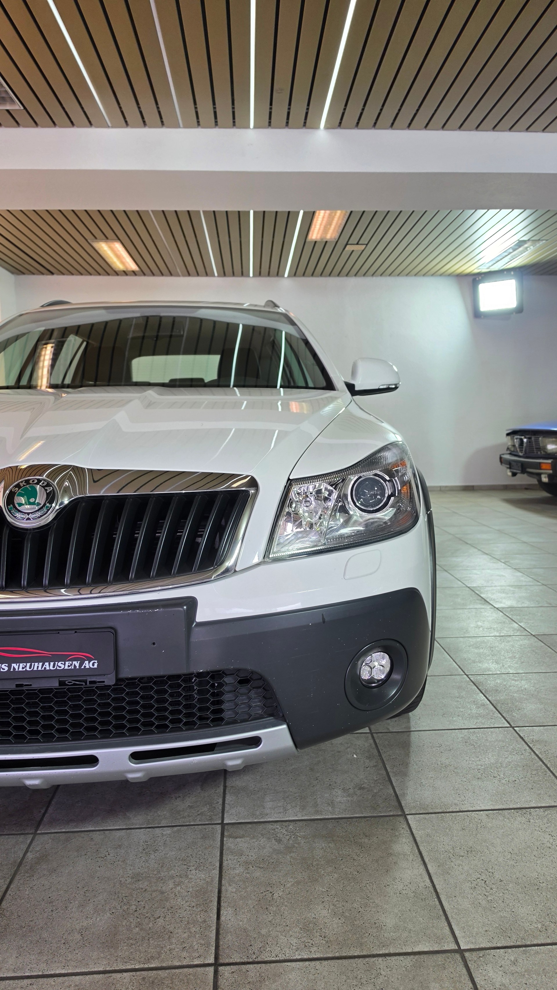 SKODA Octavia Combi 2.0 TDI Scout 4x4 DSG, Schweizer Fahrzeug, Frisch ab MFK und Frisch ab Service, 8-FACH BEREIFT-image-2