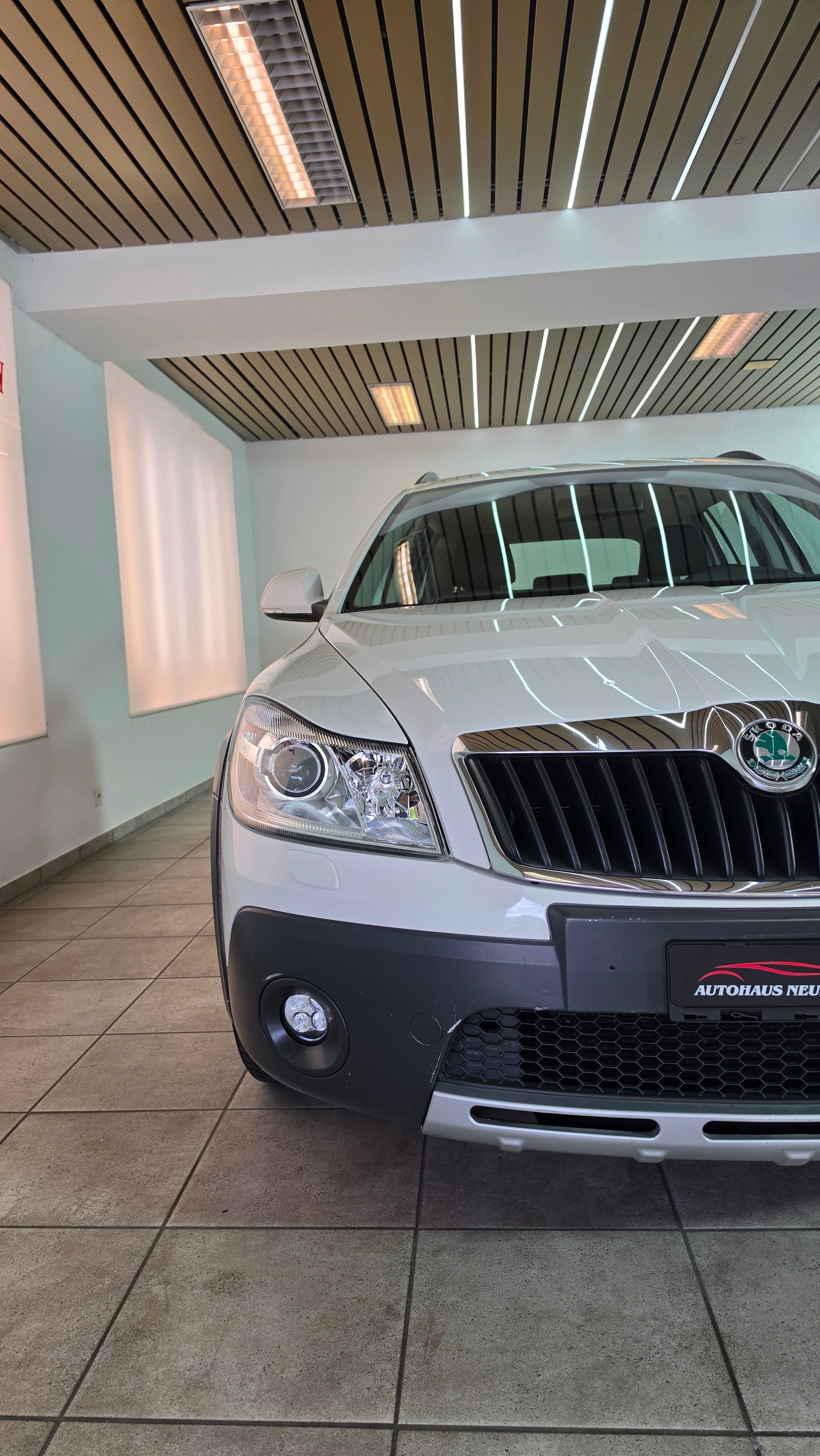 SKODA Octavia Combi 2.0 TDI Scout 4x4 DSG, Schweizer Fahrzeug, Frisch ab MFK und Frisch ab Service, 8-FACH BEREIFT-image-3