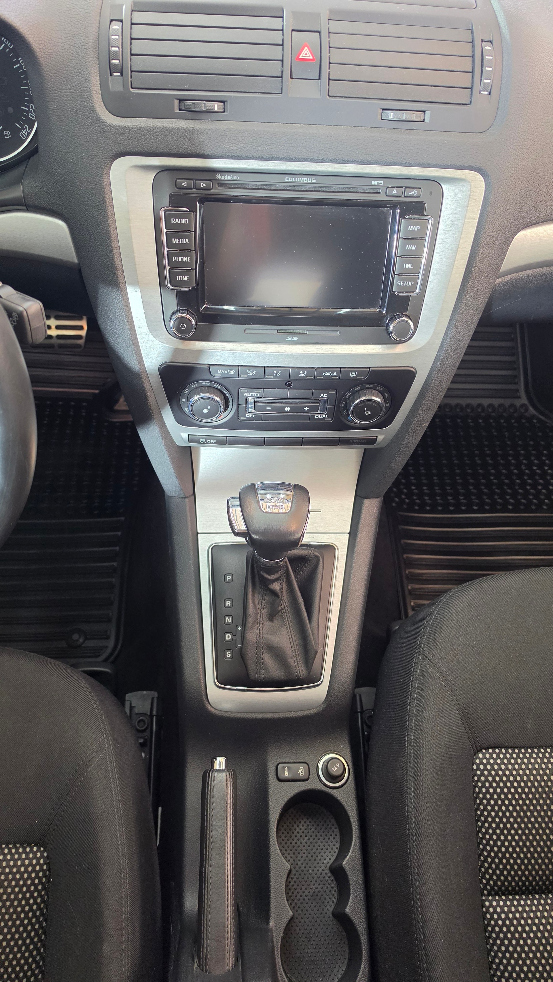 SKODA Octavia Combi 2.0 TDI Scout 4x4 DSG, Schweizer Fahrzeug, Frisch ab MFK und Frisch ab Service, 8-FACH BEREIFT-image-7