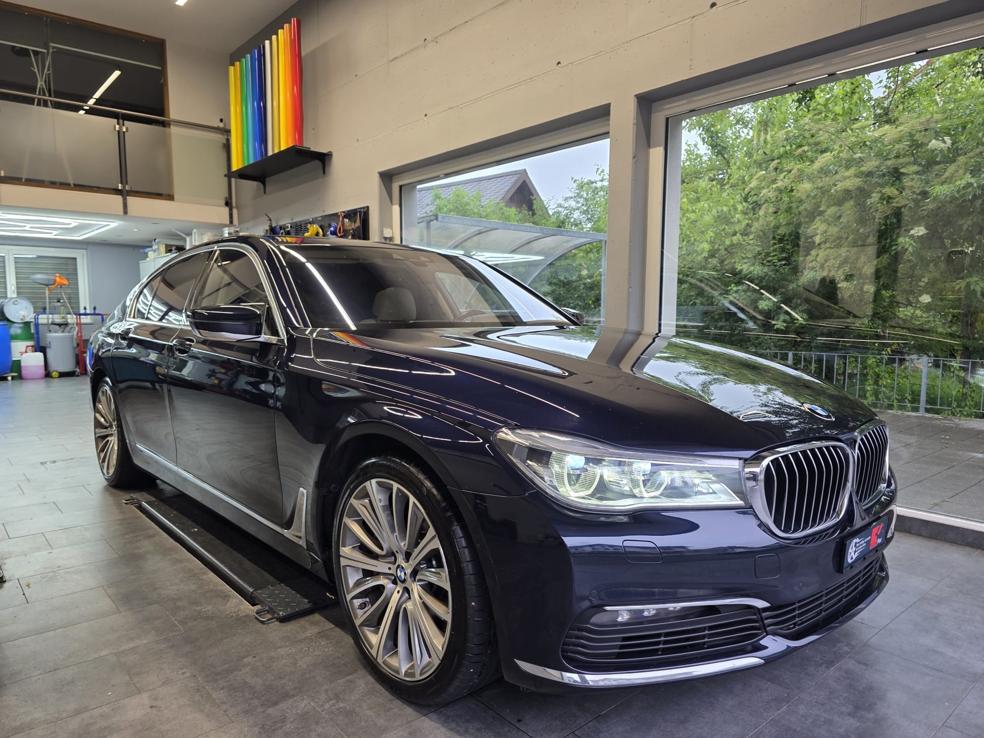 BMW 750d xDrive Steptronic-showroom-element-2