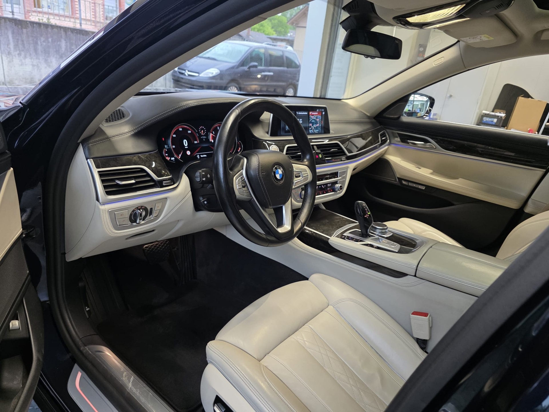BMW 750d xDrive Steptronic-image-8