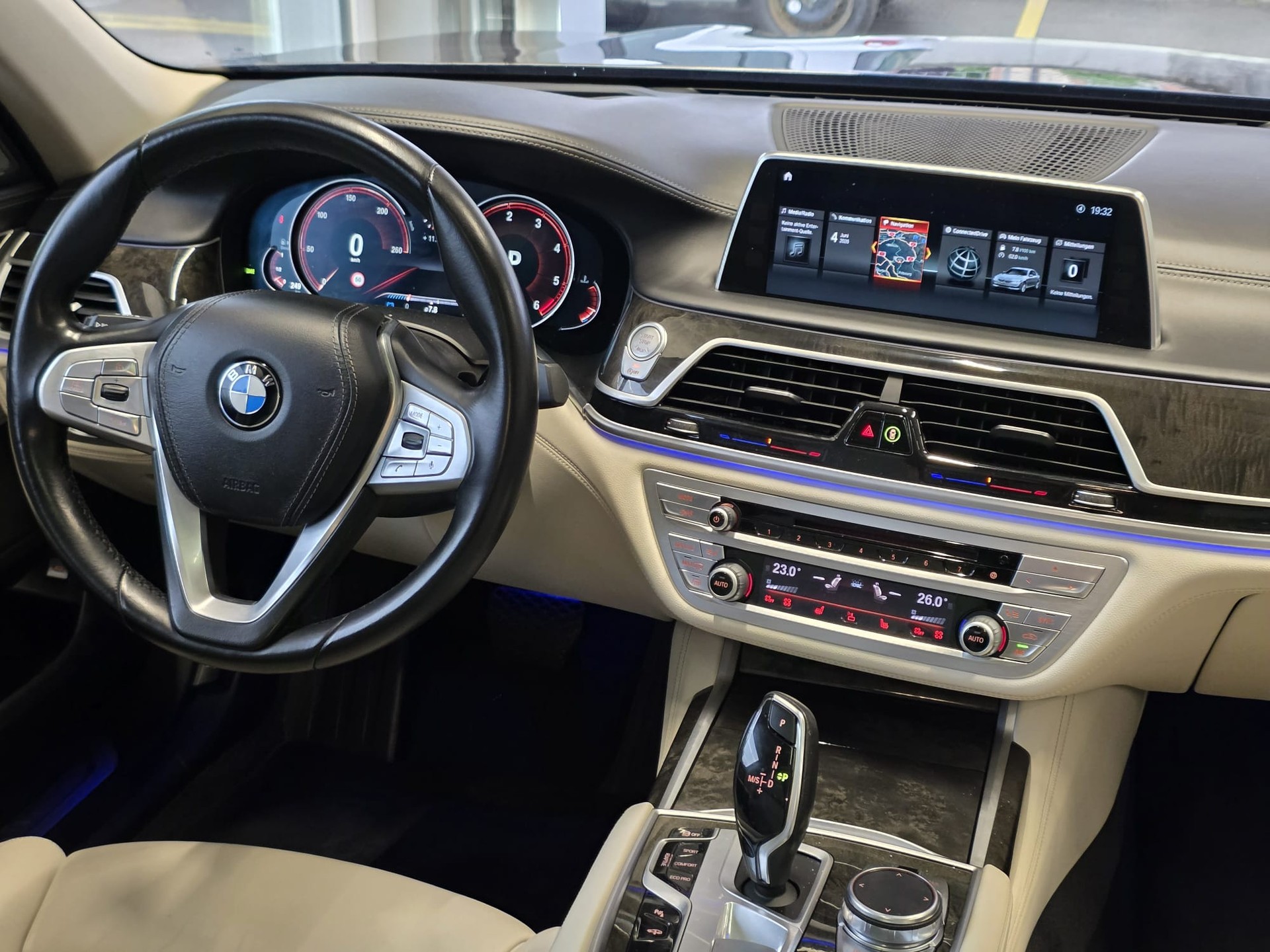 BMW 750d xDrive Steptronic-image-11