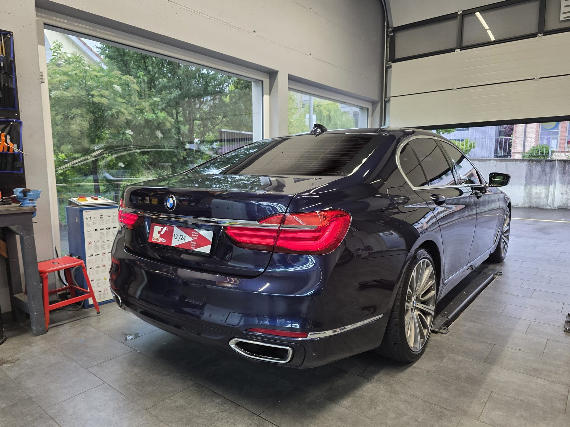 BMW 750d xDrive Steptronic-image-7