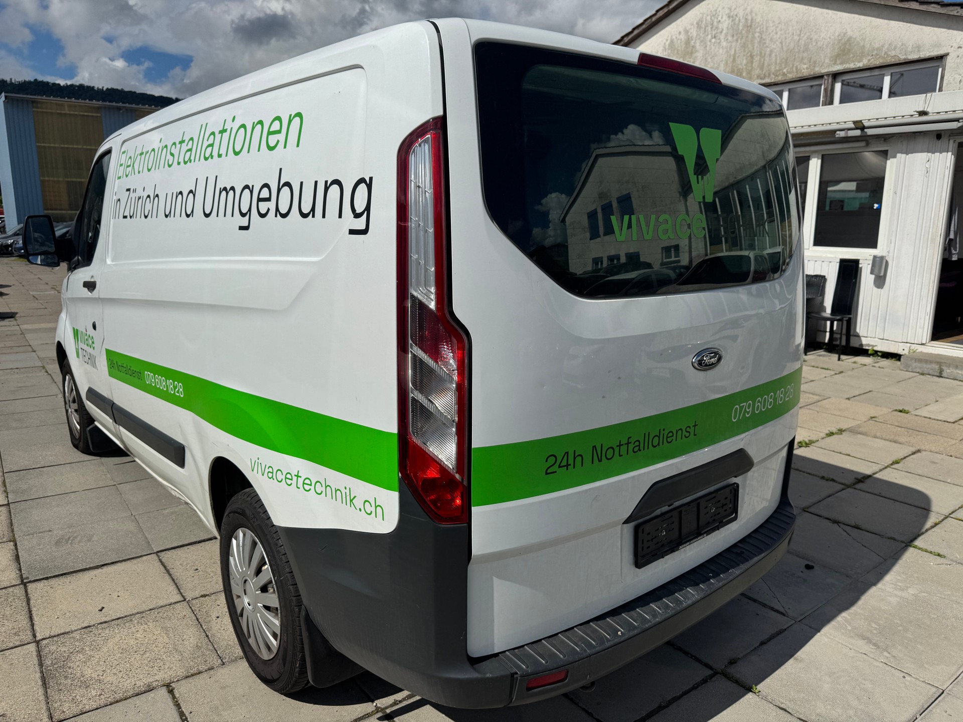 FORD Transit Custom Van 250 L1H1 Startup-image-4