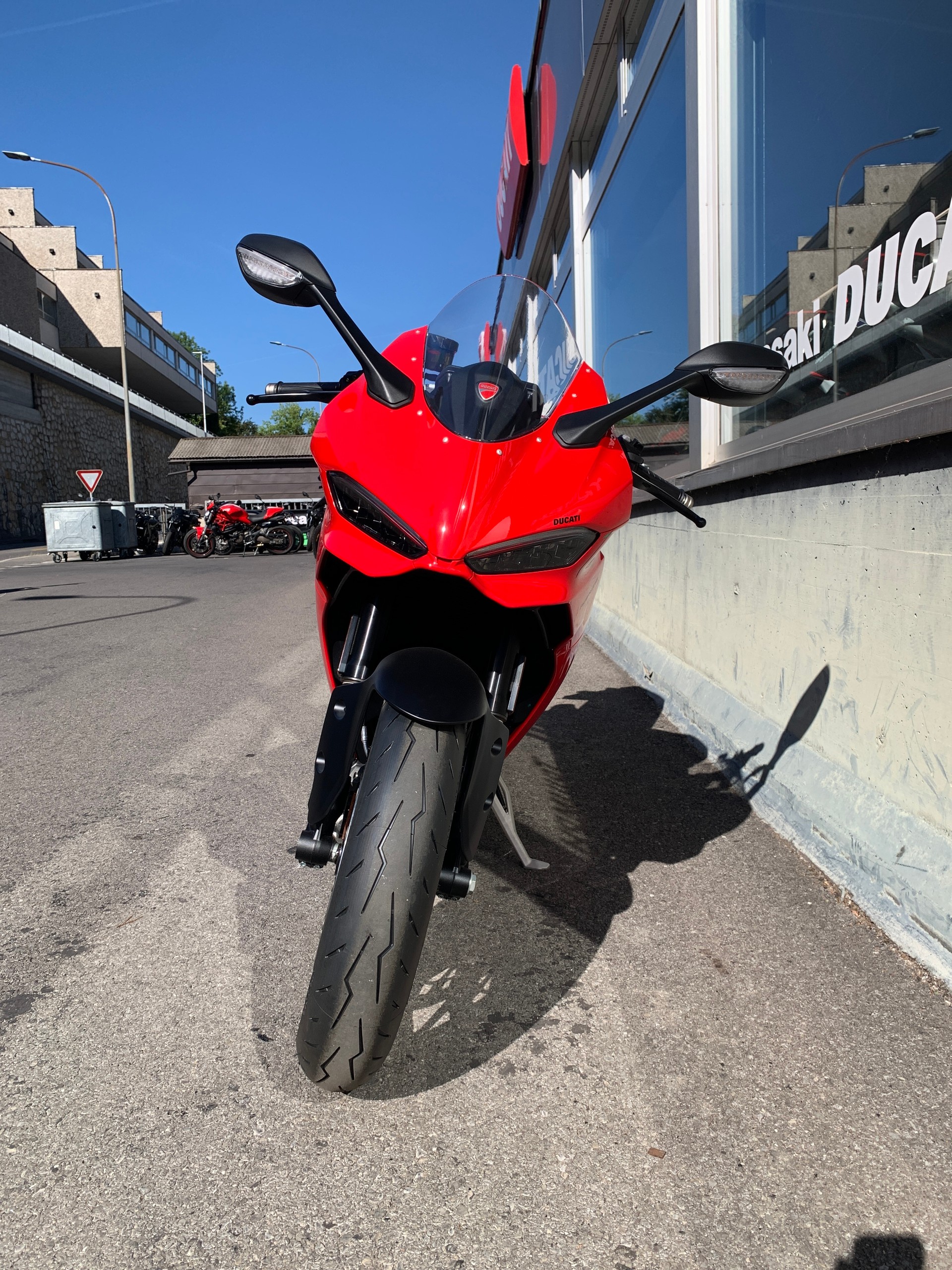 DUCATI PANIGALE V2-showroom-element-2