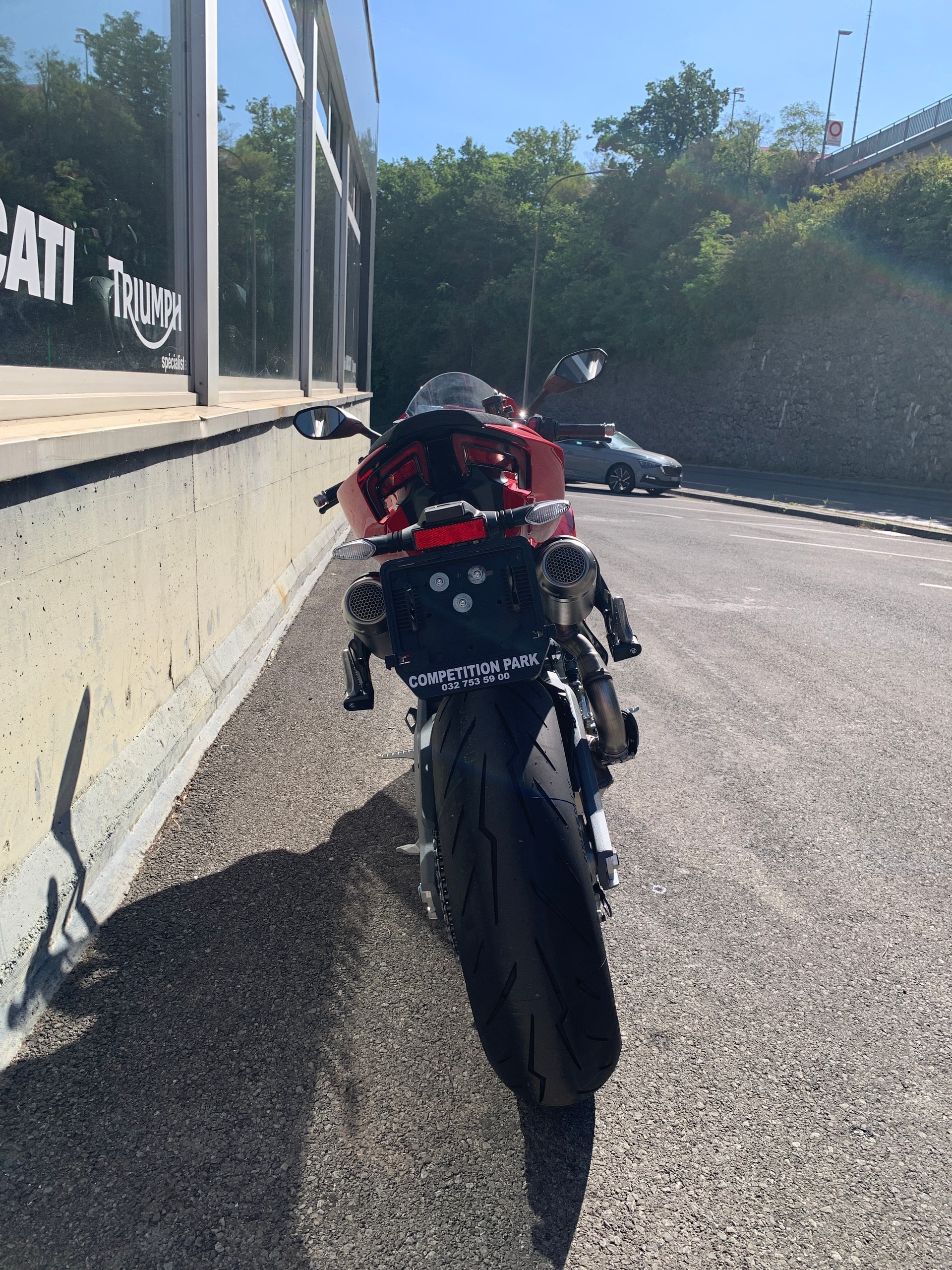 DUCATI PANIGALE V2-showroom-element-3