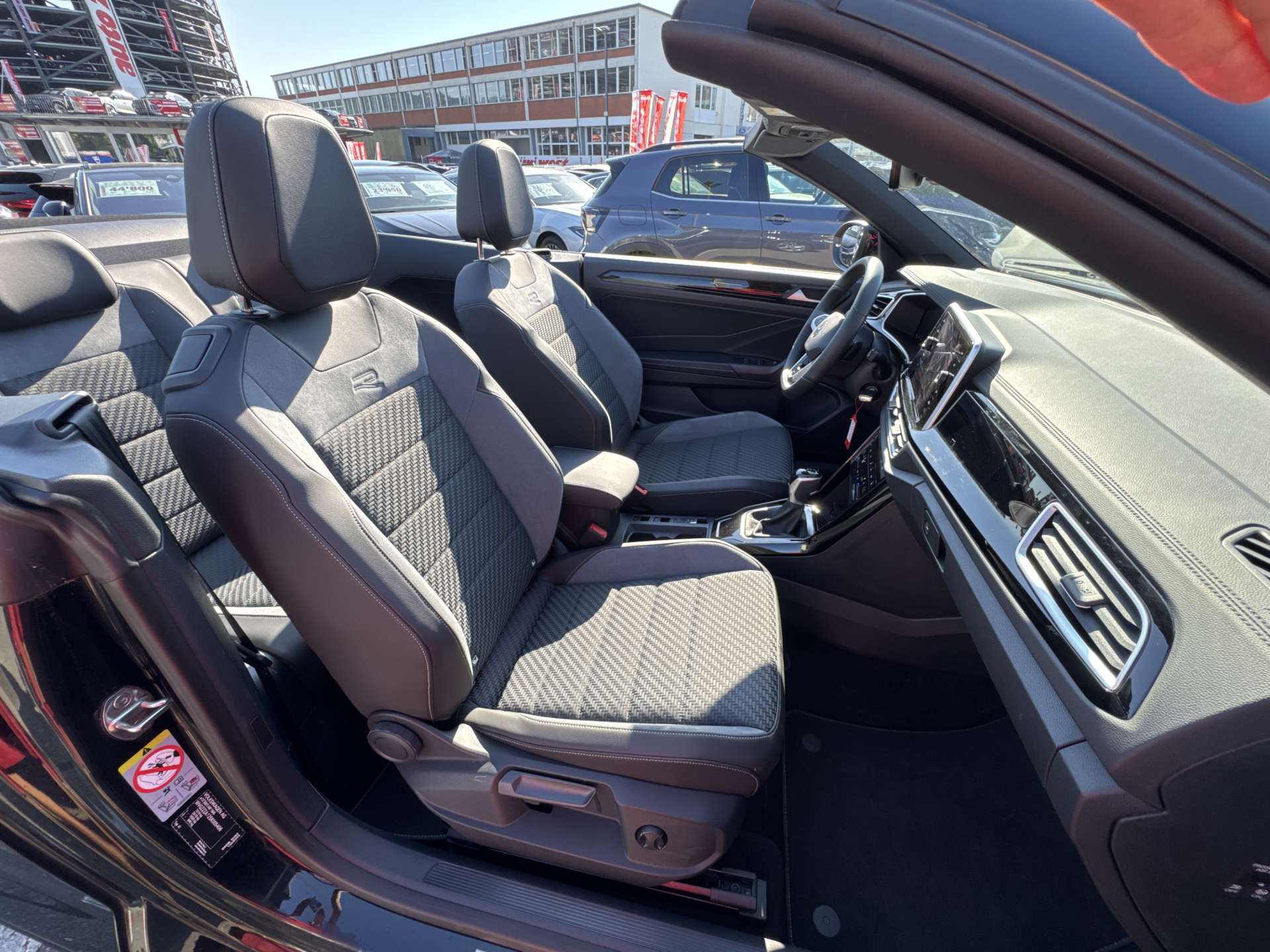 VW T-Roc Cabriolet 1.5 TSi EVO R-Line DSG-Automat-image-12