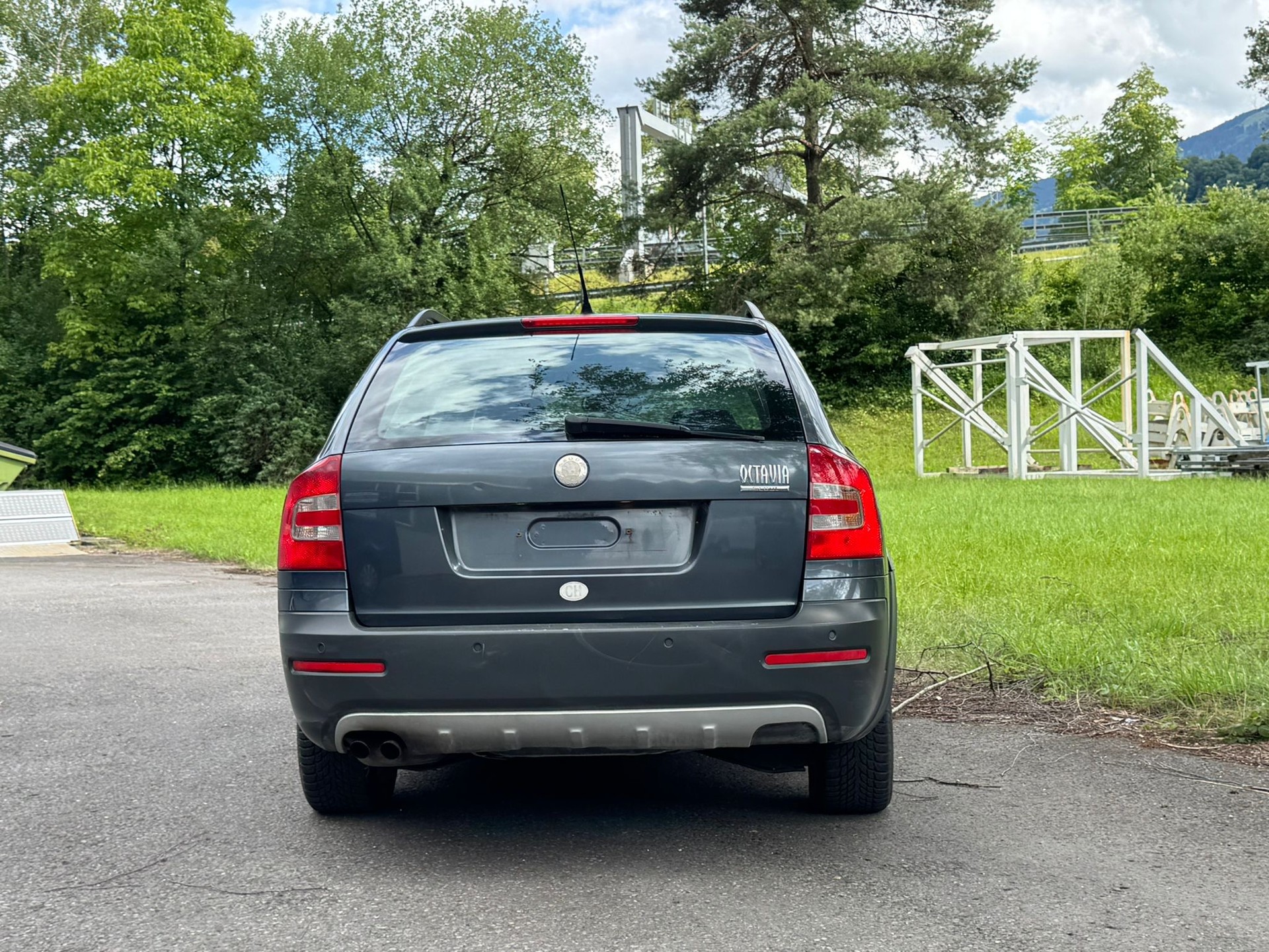 SKODA Octavia Scout 2.0 TDI 4x4-image-8