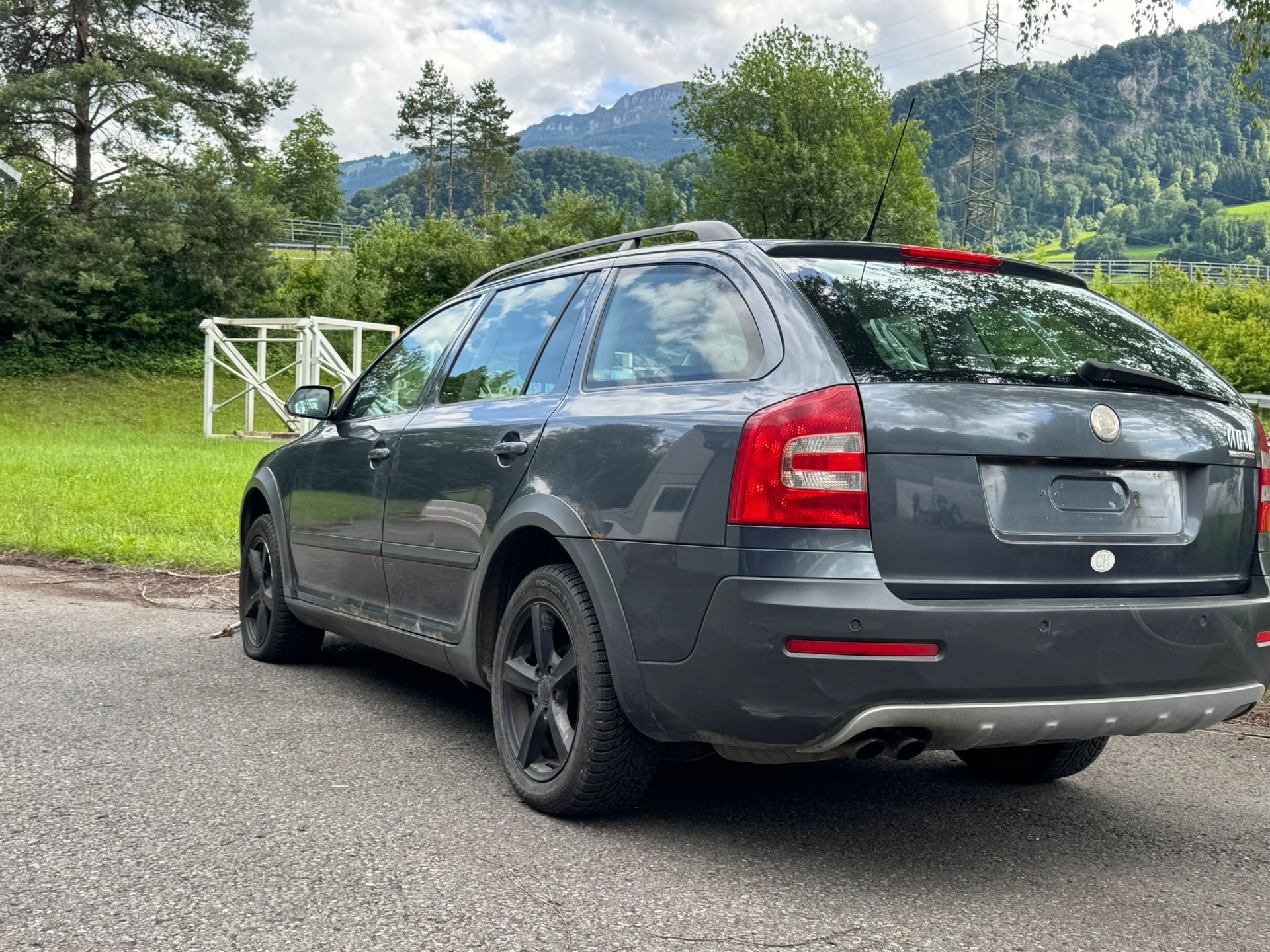 SKODA Octavia Scout 2.0 TDI 4x4-image-9