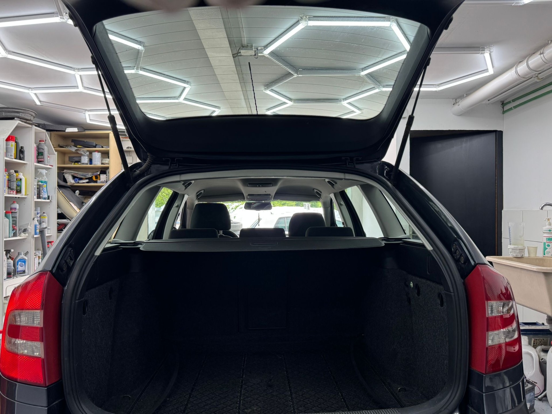SKODA Octavia Scout 2.0 TDI 4x4-image-7