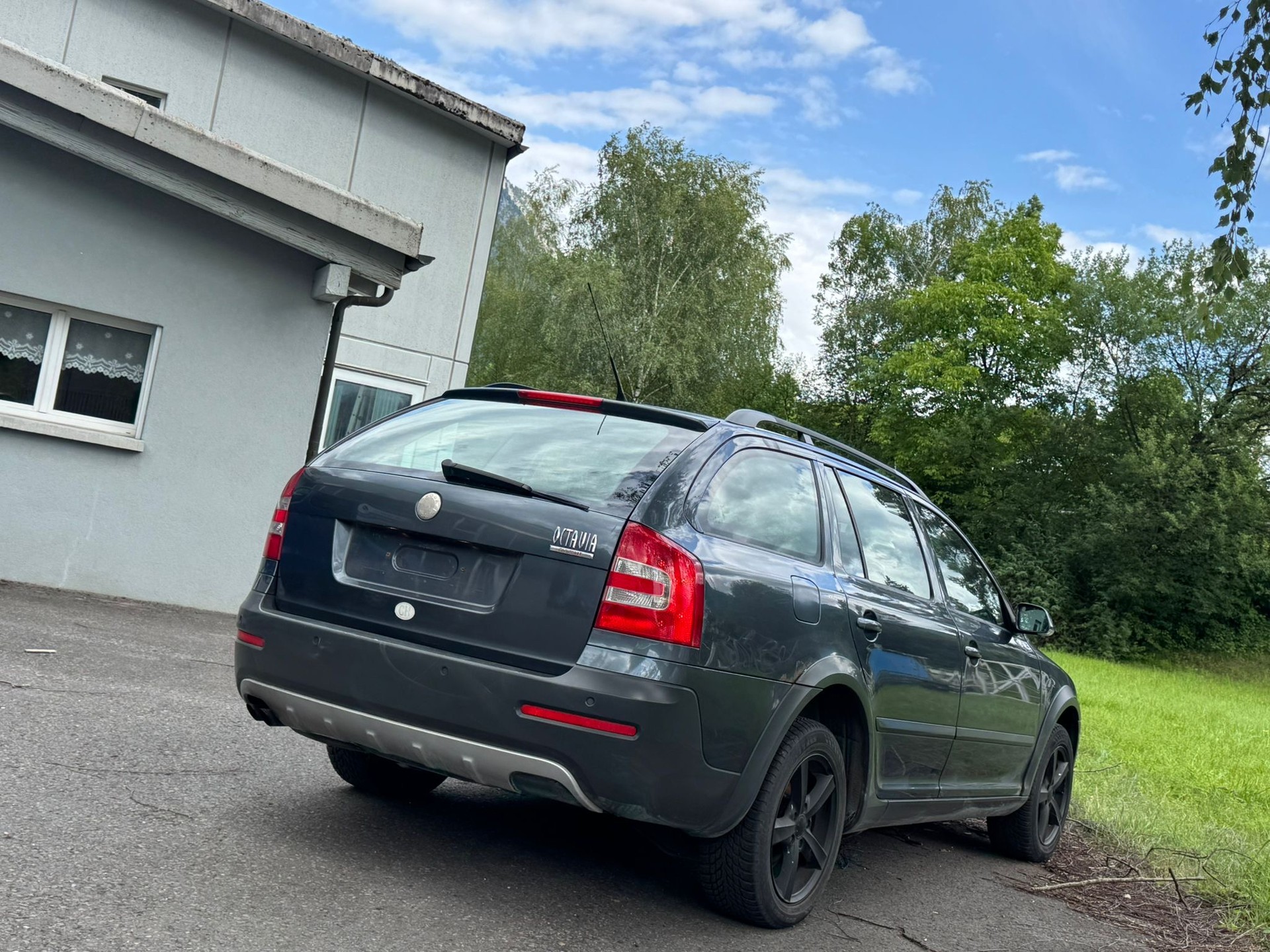 SKODA Octavia Scout 2.0 TDI 4x4-image-10