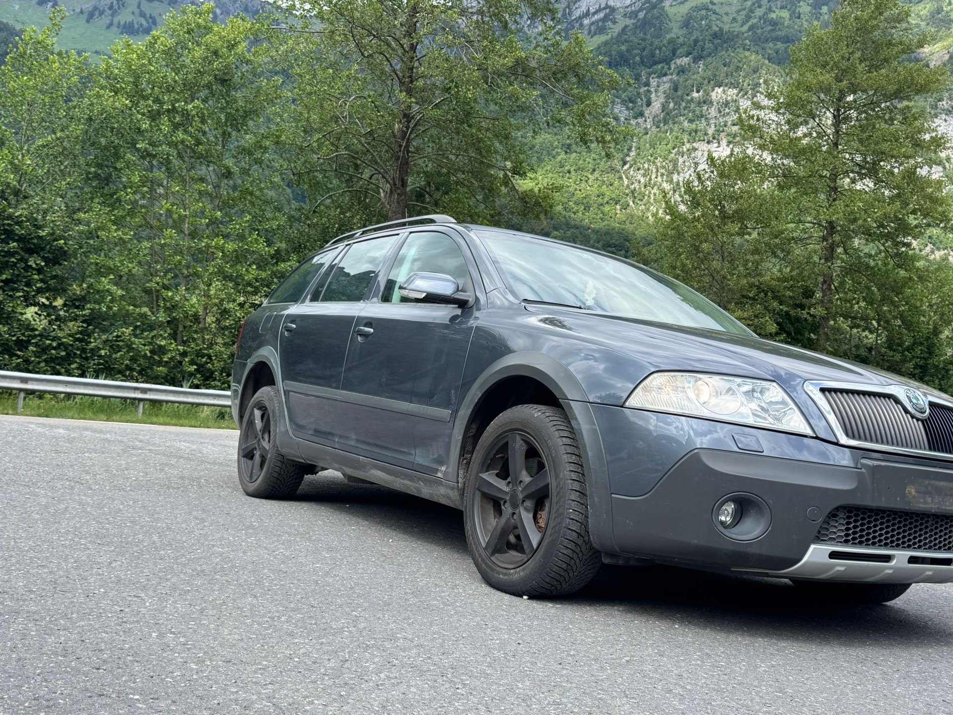 SKODA Octavia Scout 2.0 TDI 4x4-image-2