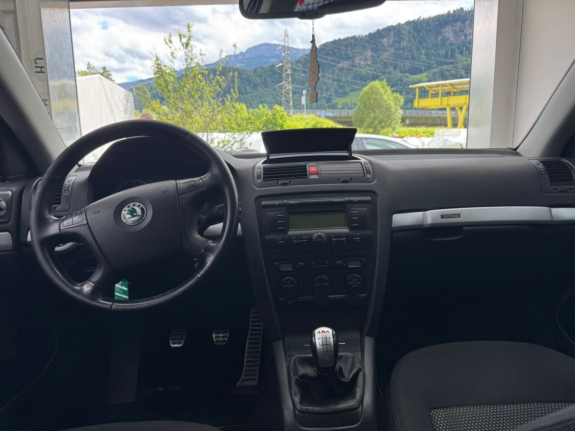 SKODA Octavia Scout 2.0 TDI 4x4-image-4
