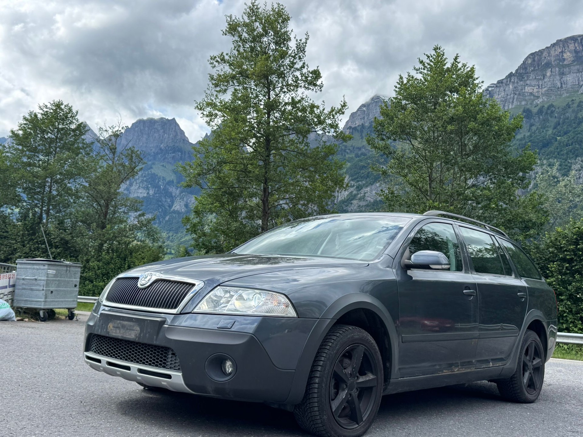 SKODA Octavia Scout 2.0 TDI 4x4-image-1