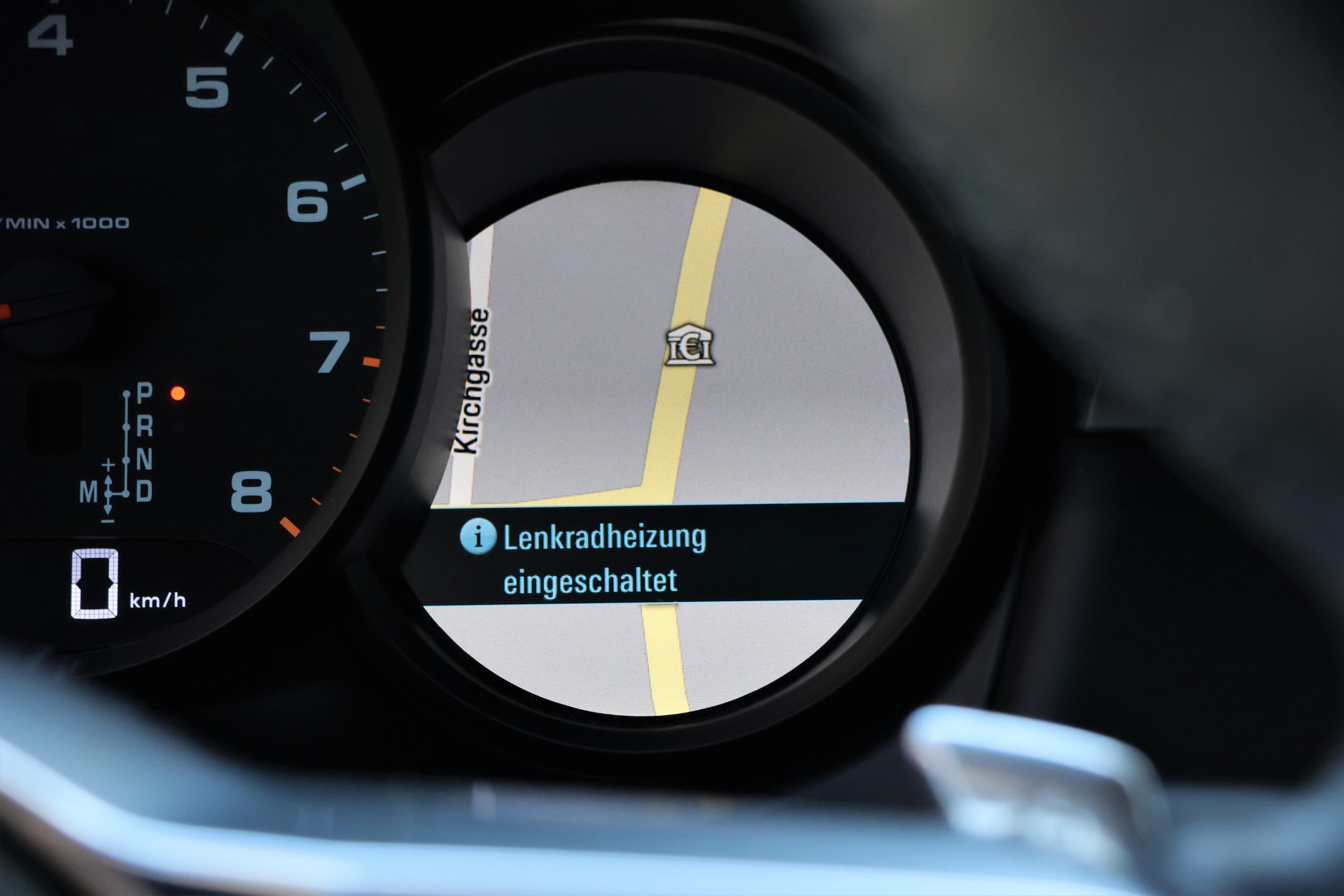 PORSCHE Macan PDK (CH)-image-18
