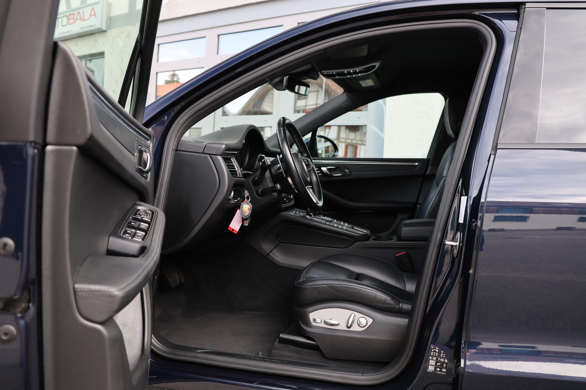 PORSCHE Macan PDK (CH)-image-8
