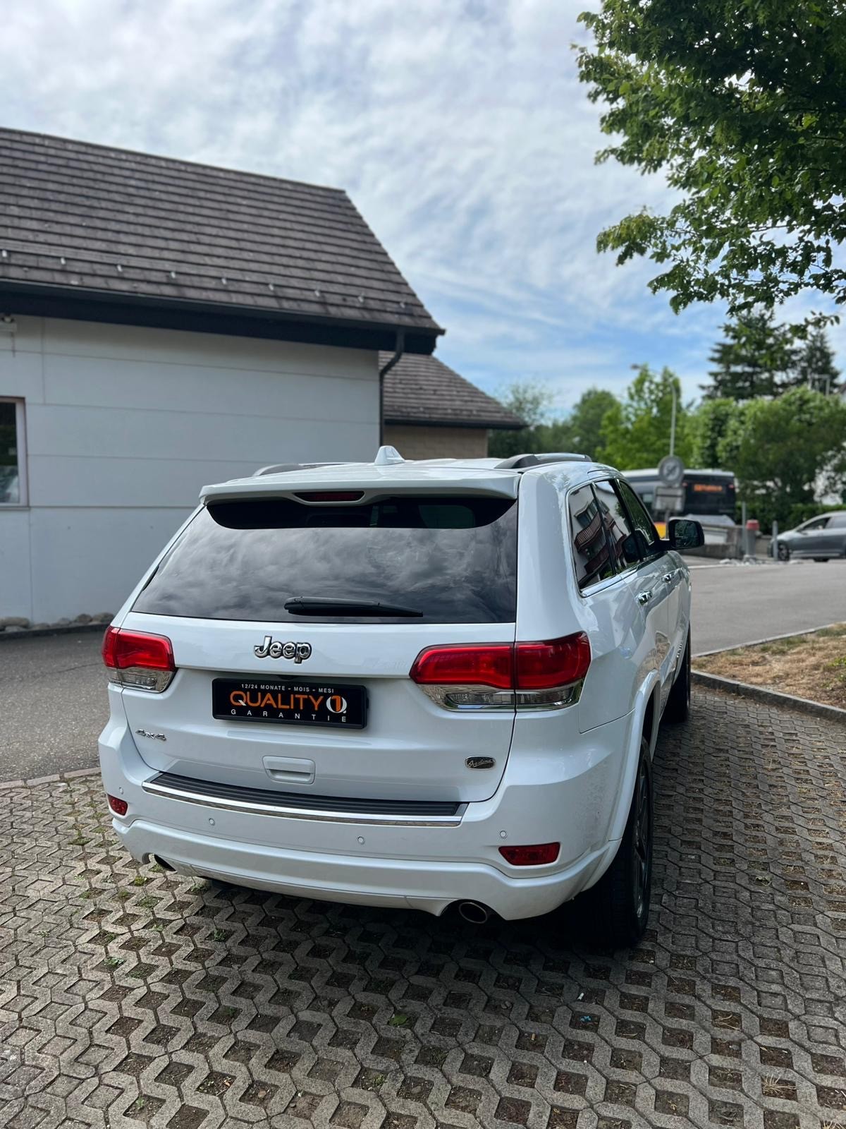 JEEP Grand Cherokee 3.0 CRD Overland Automatic-image-9