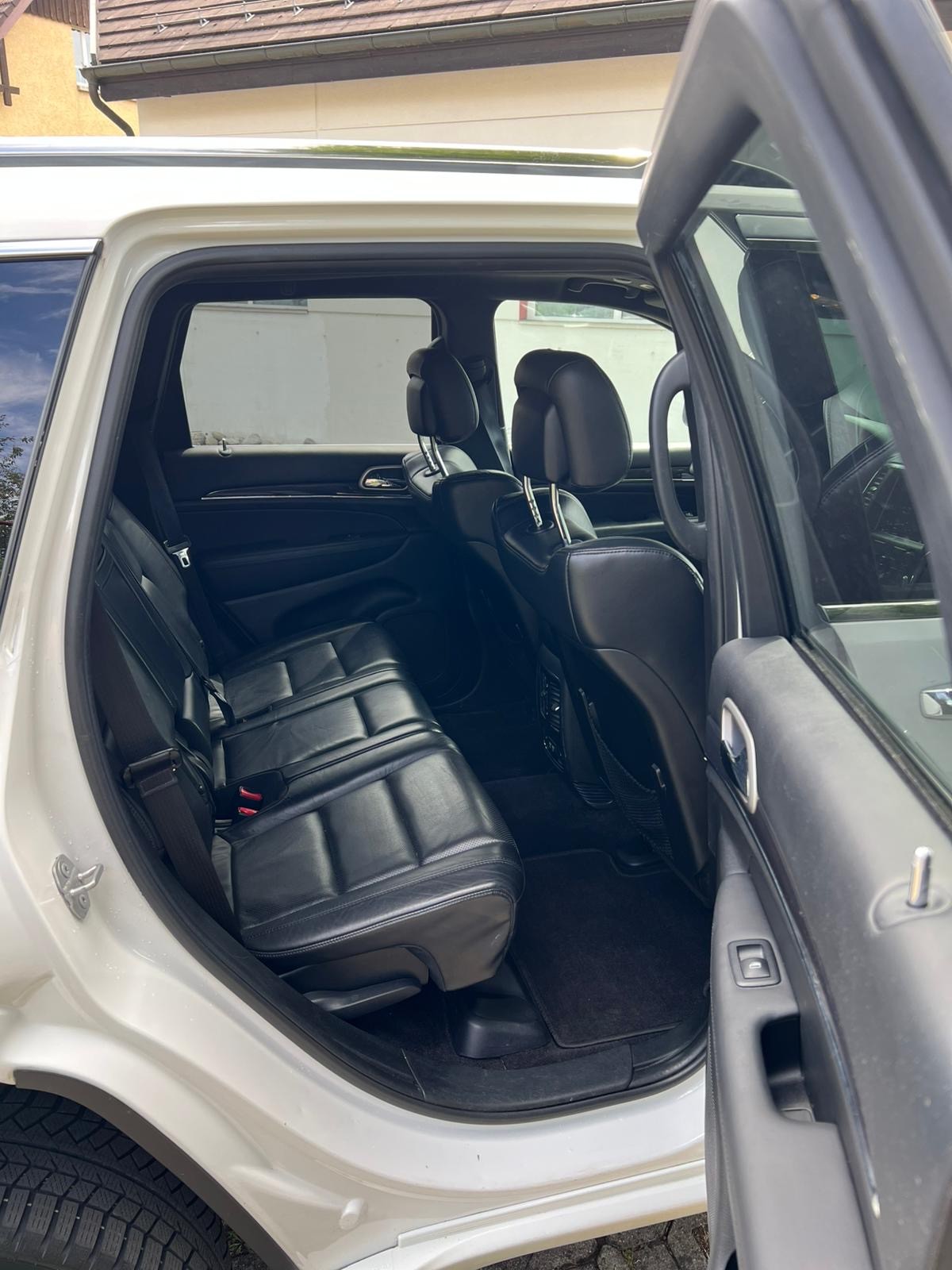JEEP Grand Cherokee 3.0 CRD Overland Automatic-image-6