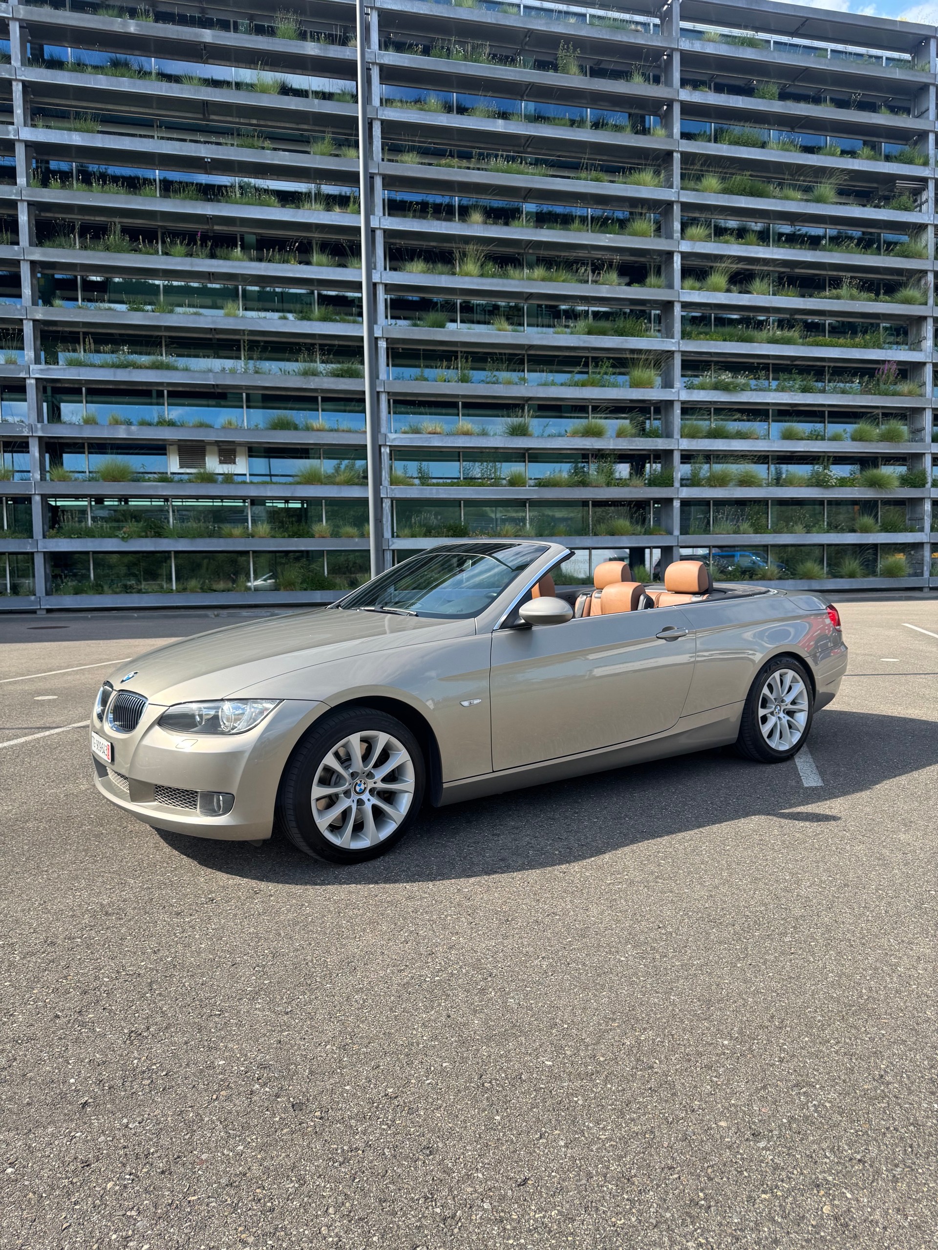 BMW 335i Cabriolet-image-0