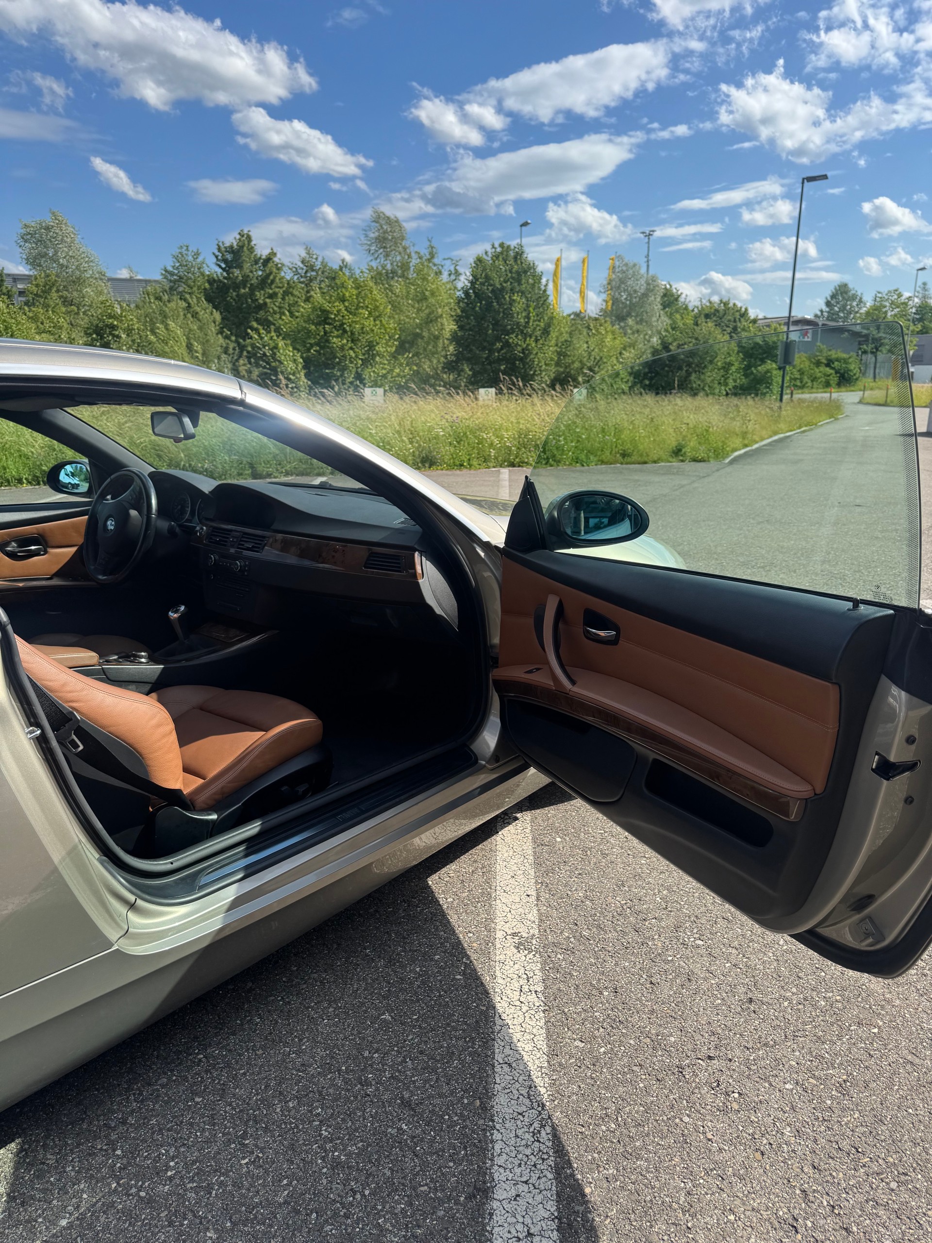 BMW 335i Cabriolet-image-6