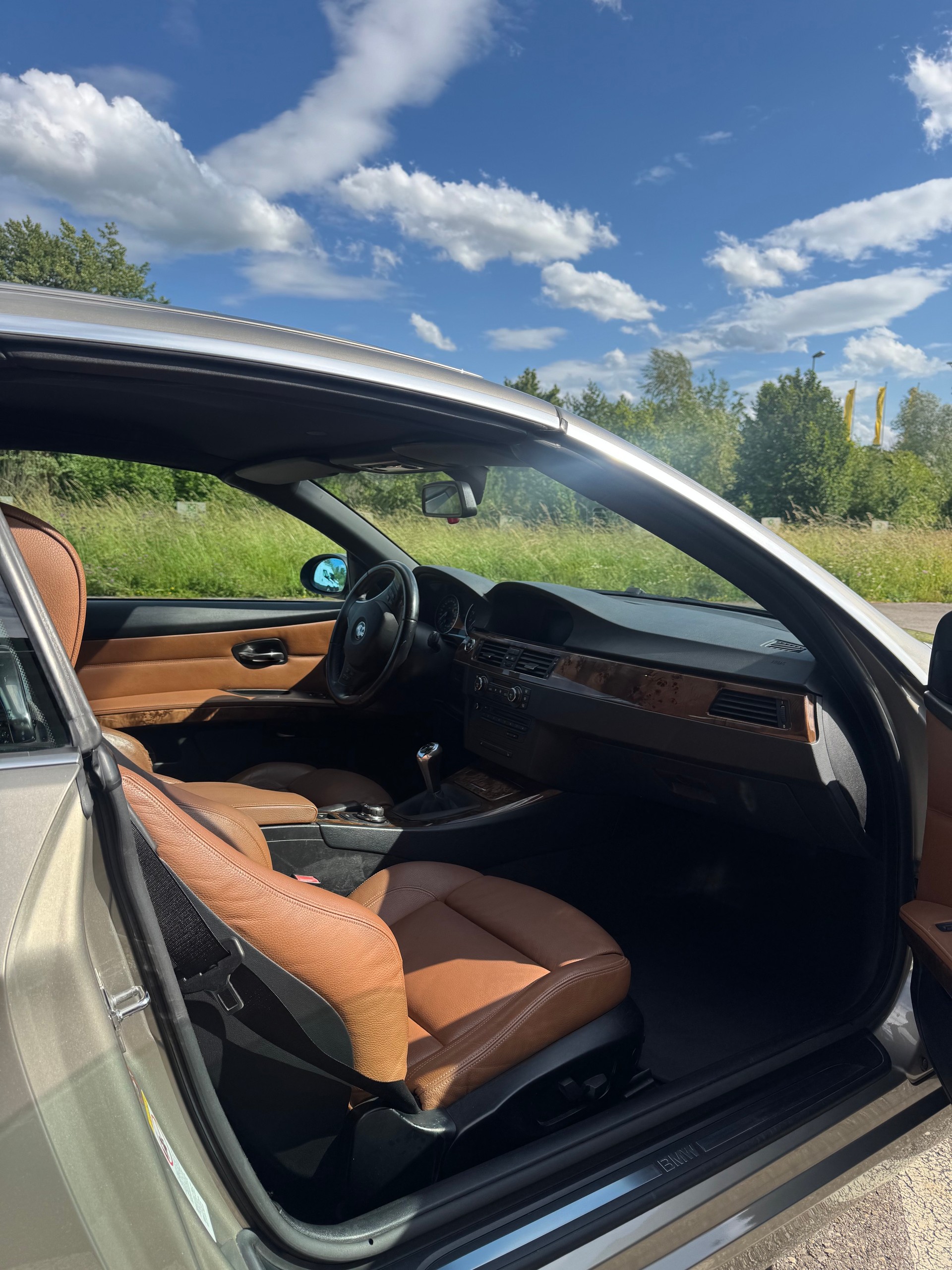 BMW 335i Cabriolet-image-7