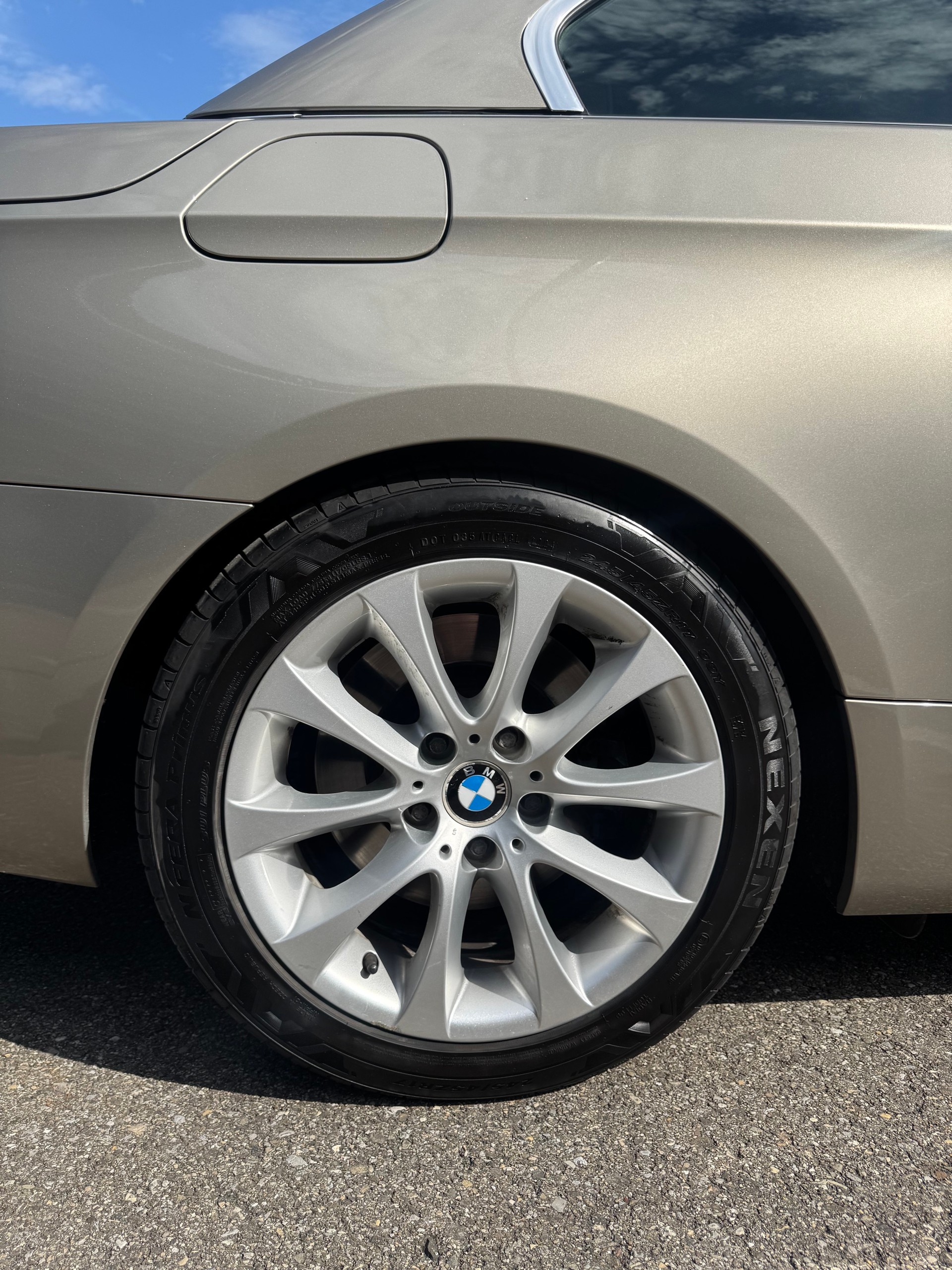 BMW 335i Cabriolet-image-5